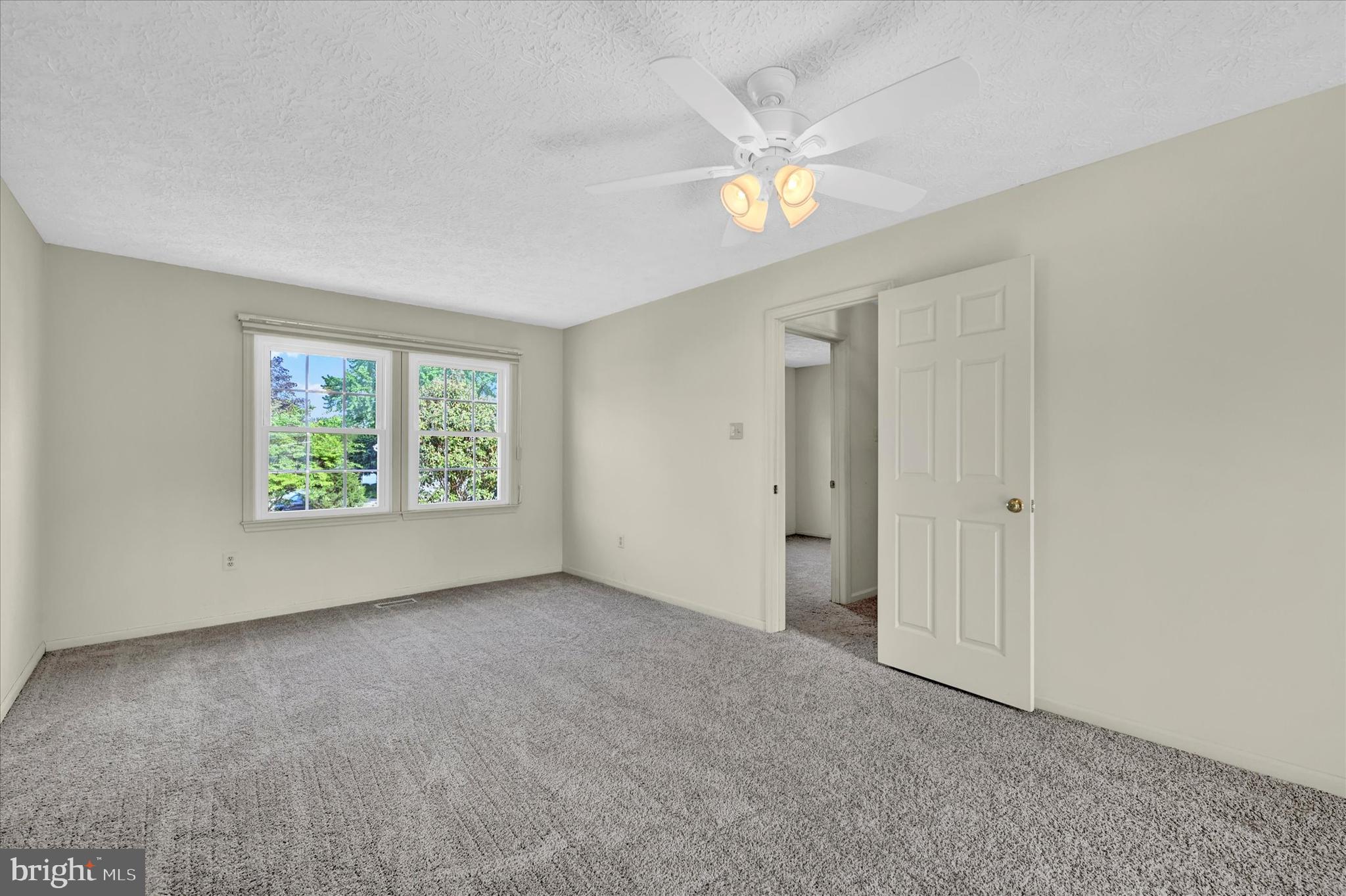 SOUTH HAMPTON - Residential