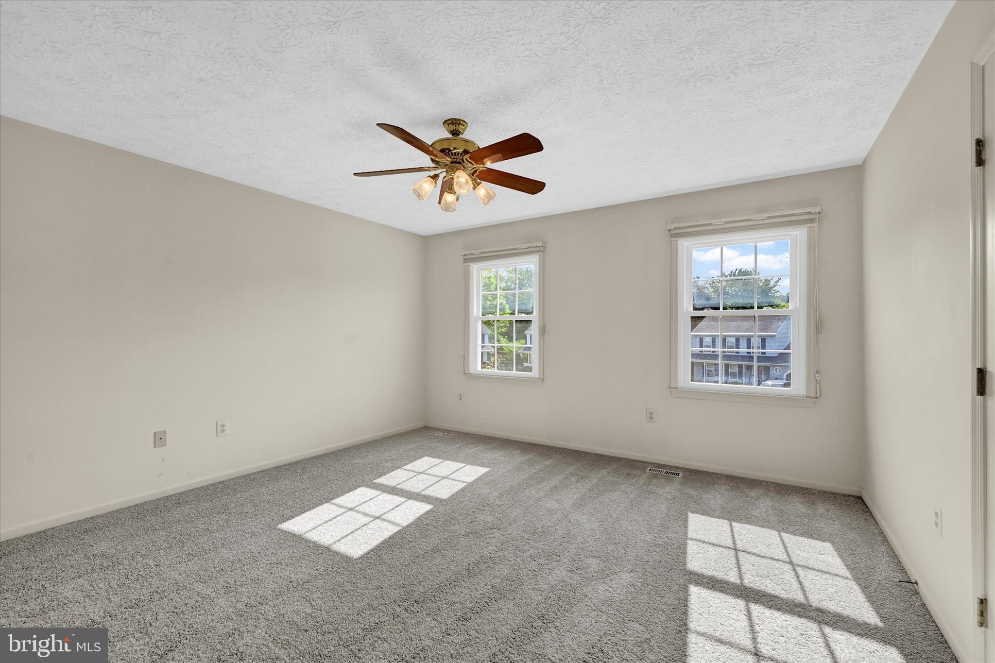 SOUTH HAMPTON - Residential