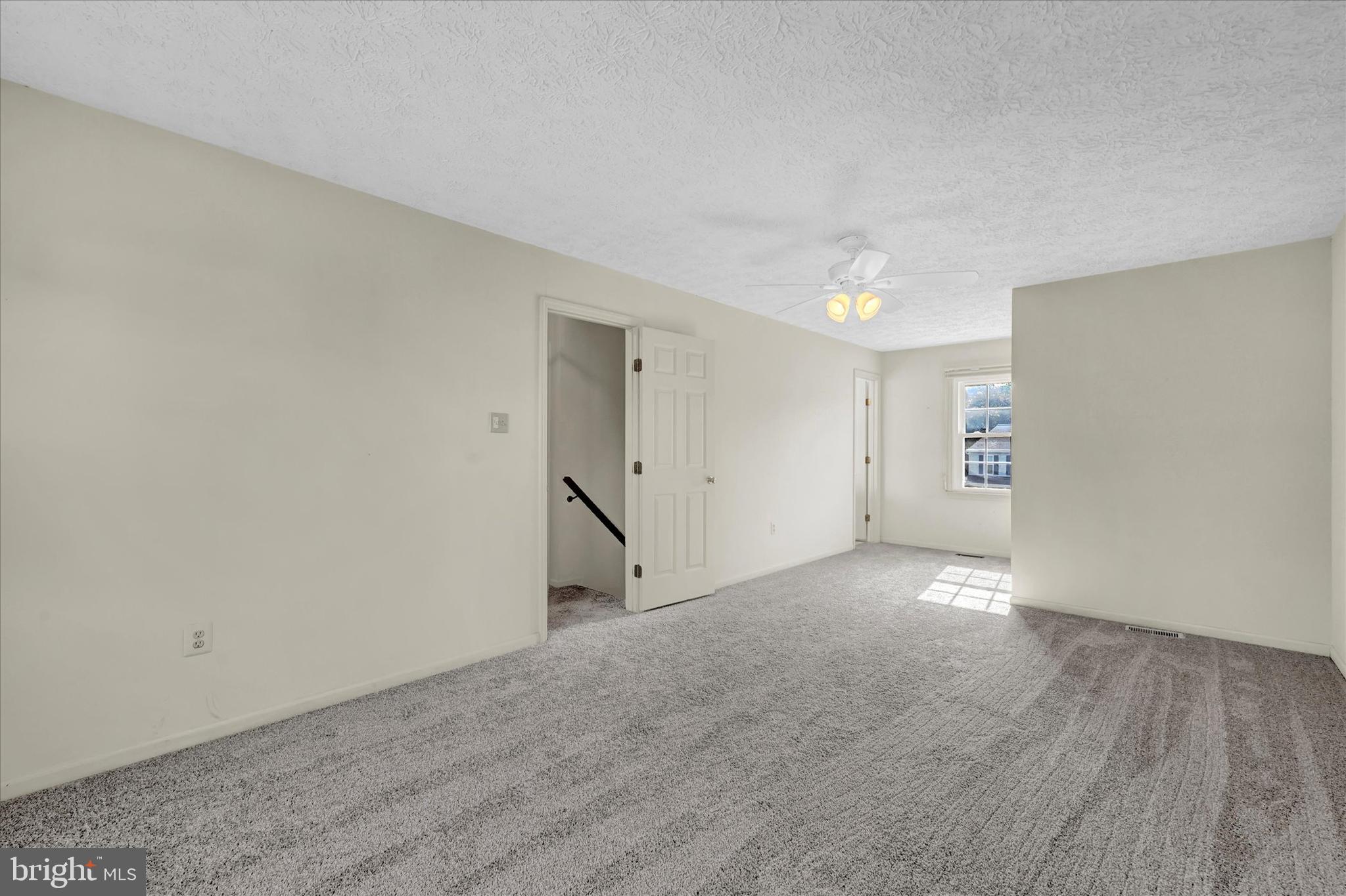 SOUTH HAMPTON - Residential