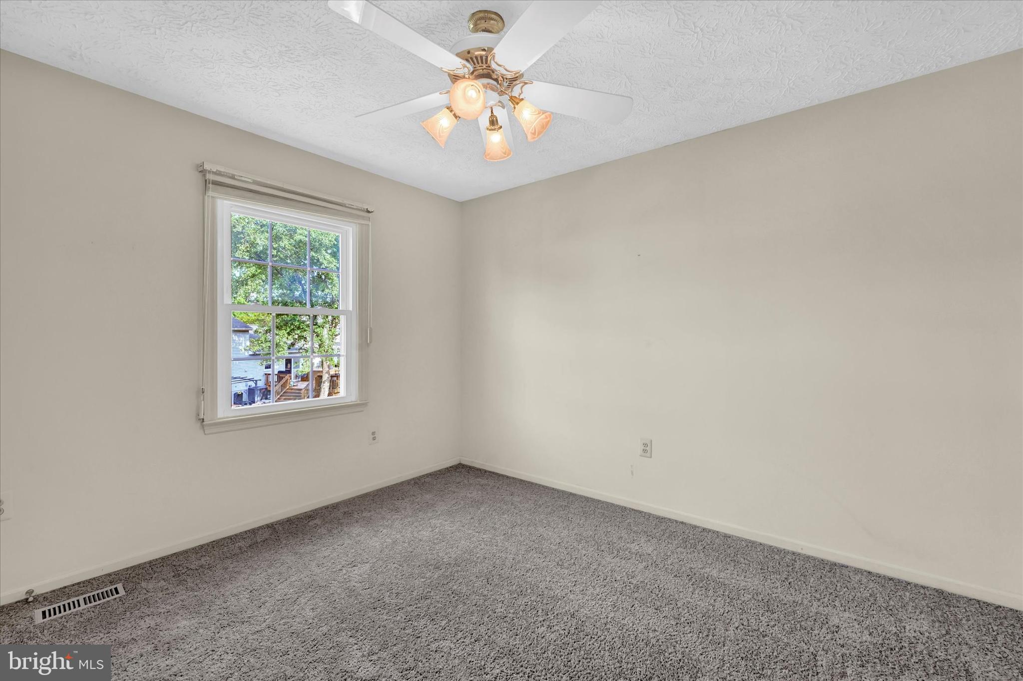 SOUTH HAMPTON - Residential