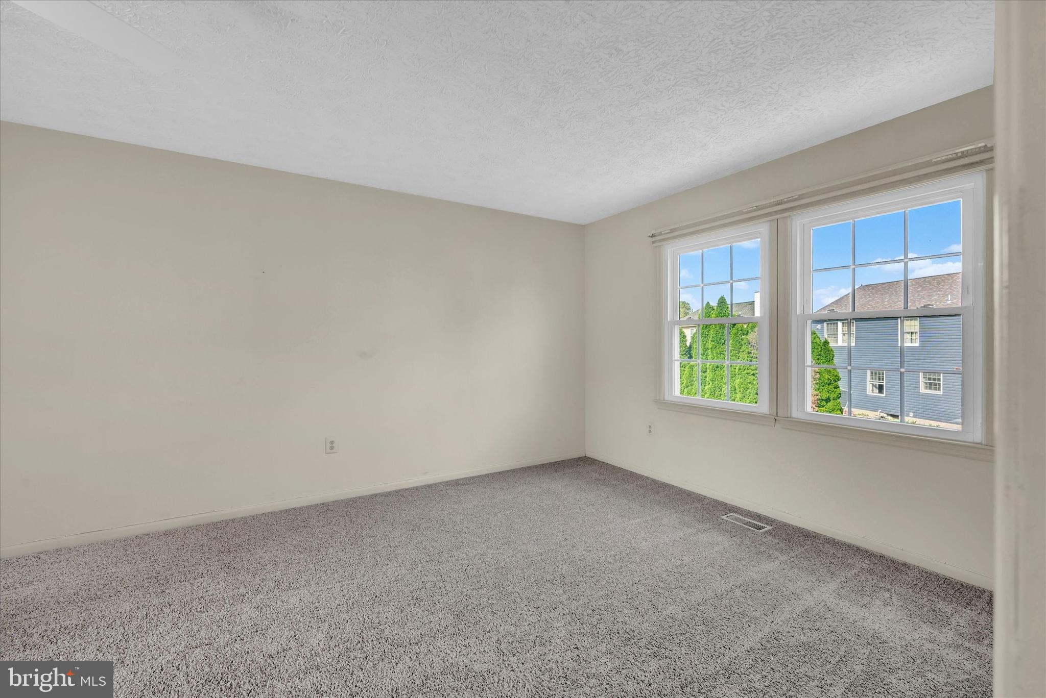 SOUTH HAMPTON - Residential