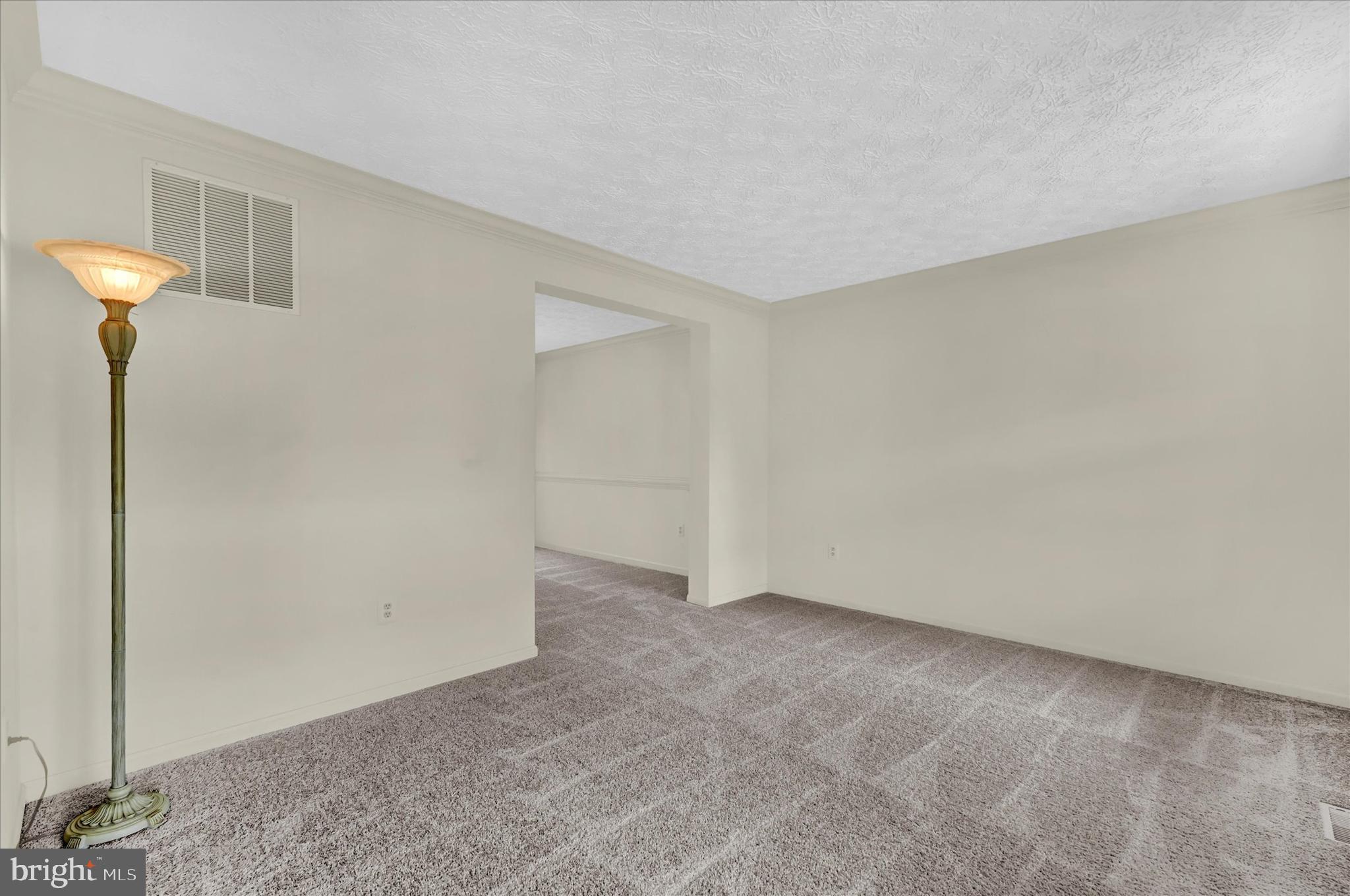 SOUTH HAMPTON - Residential