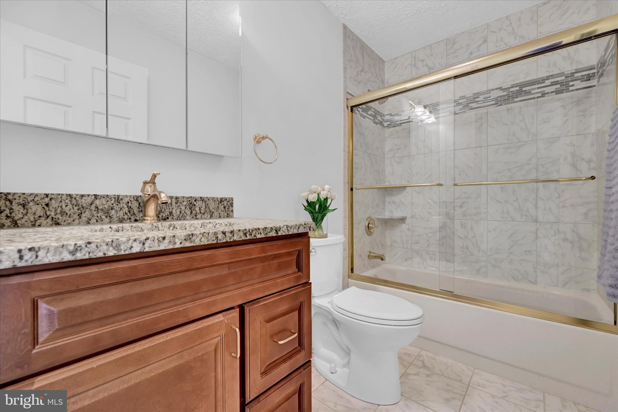 SOUTH HAMPTON - Residential