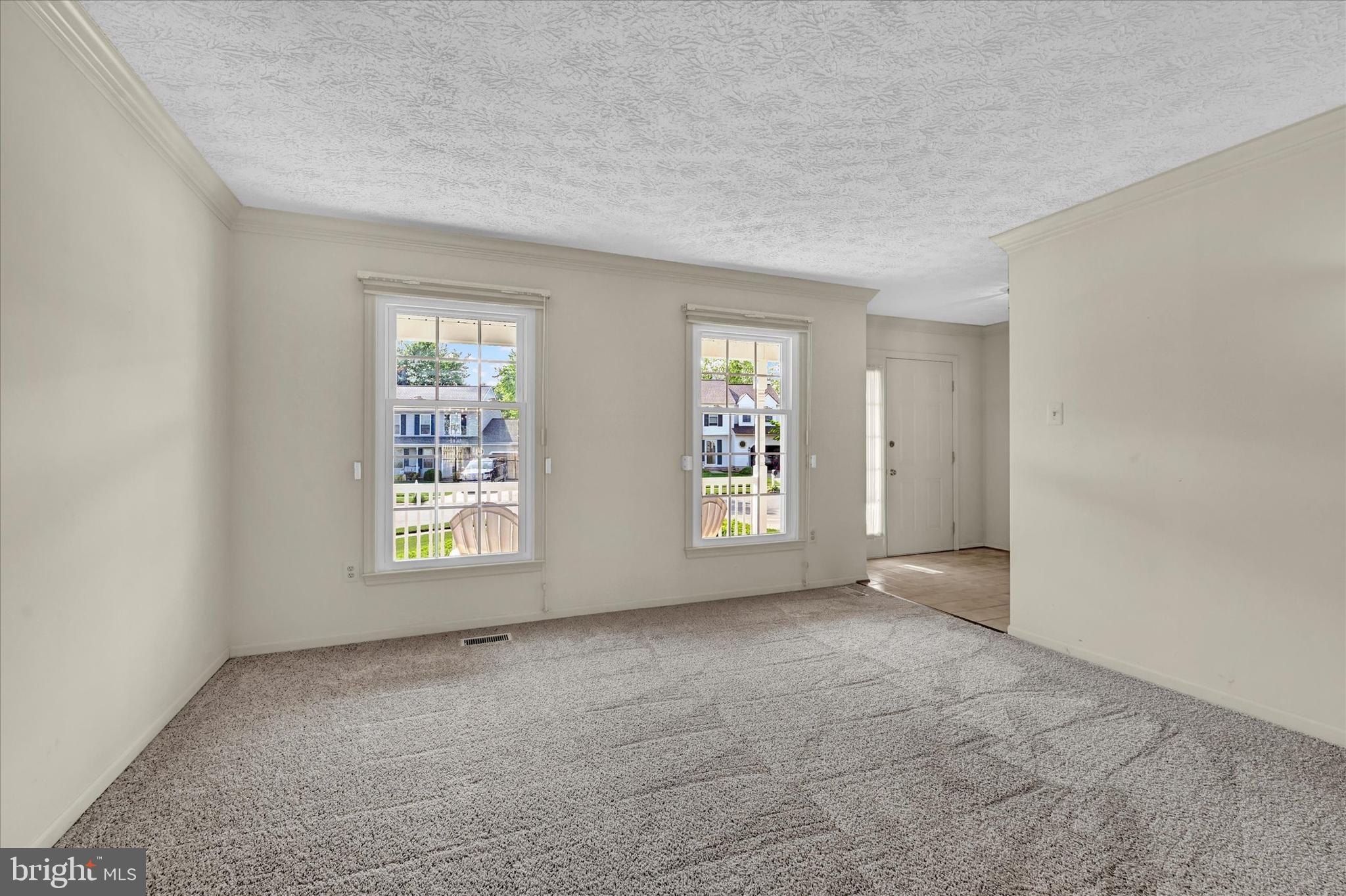 SOUTH HAMPTON - Residential