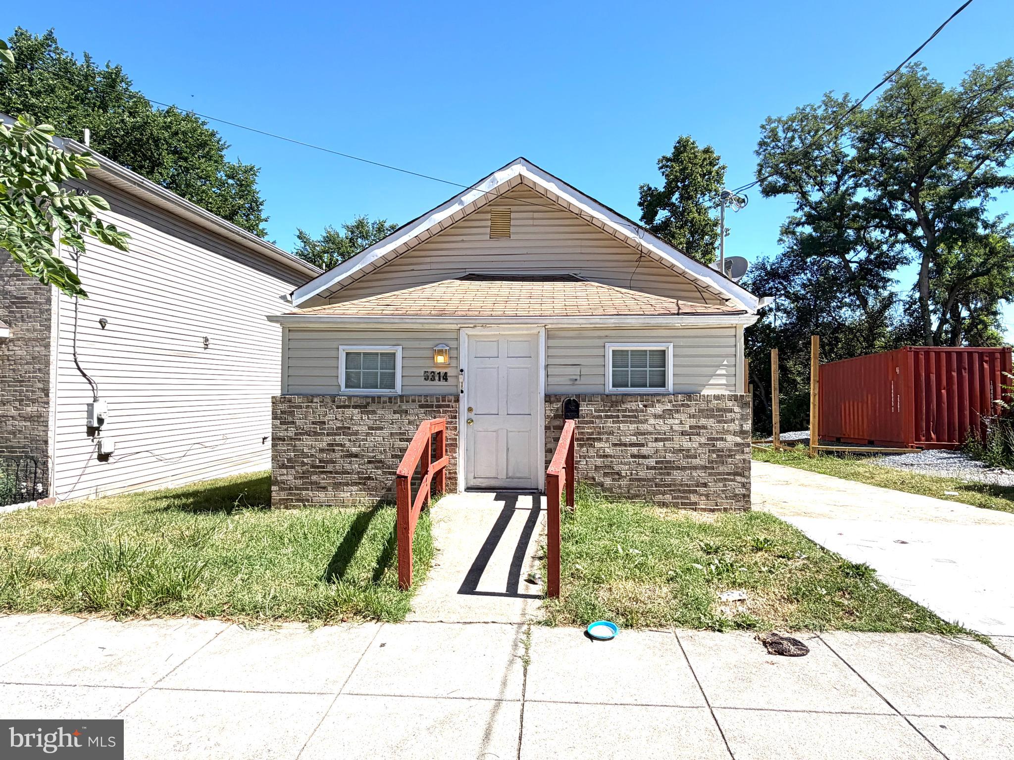 5314 DIX STREET NE