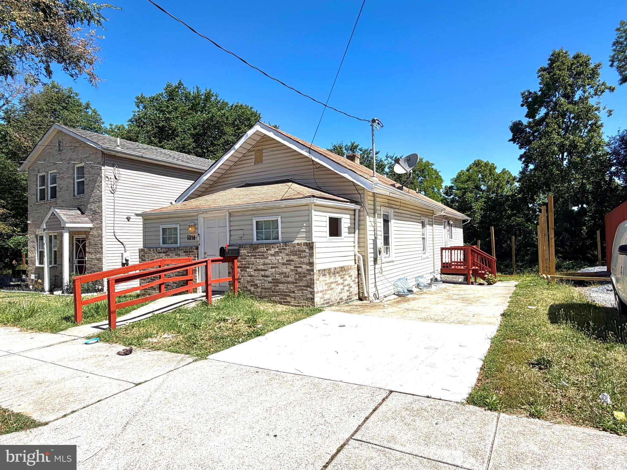 5314 DIX STREET NE