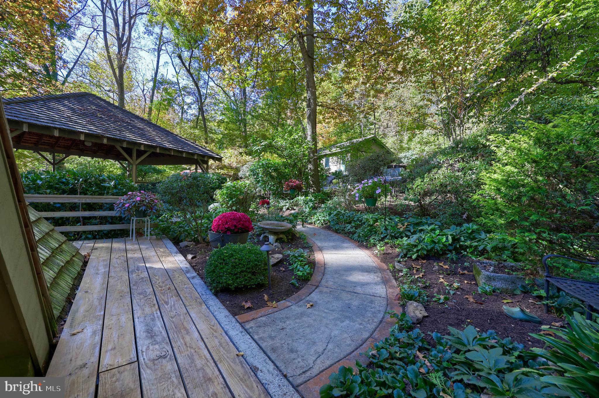 2487 CHESTNUT RIDGE DRIVE