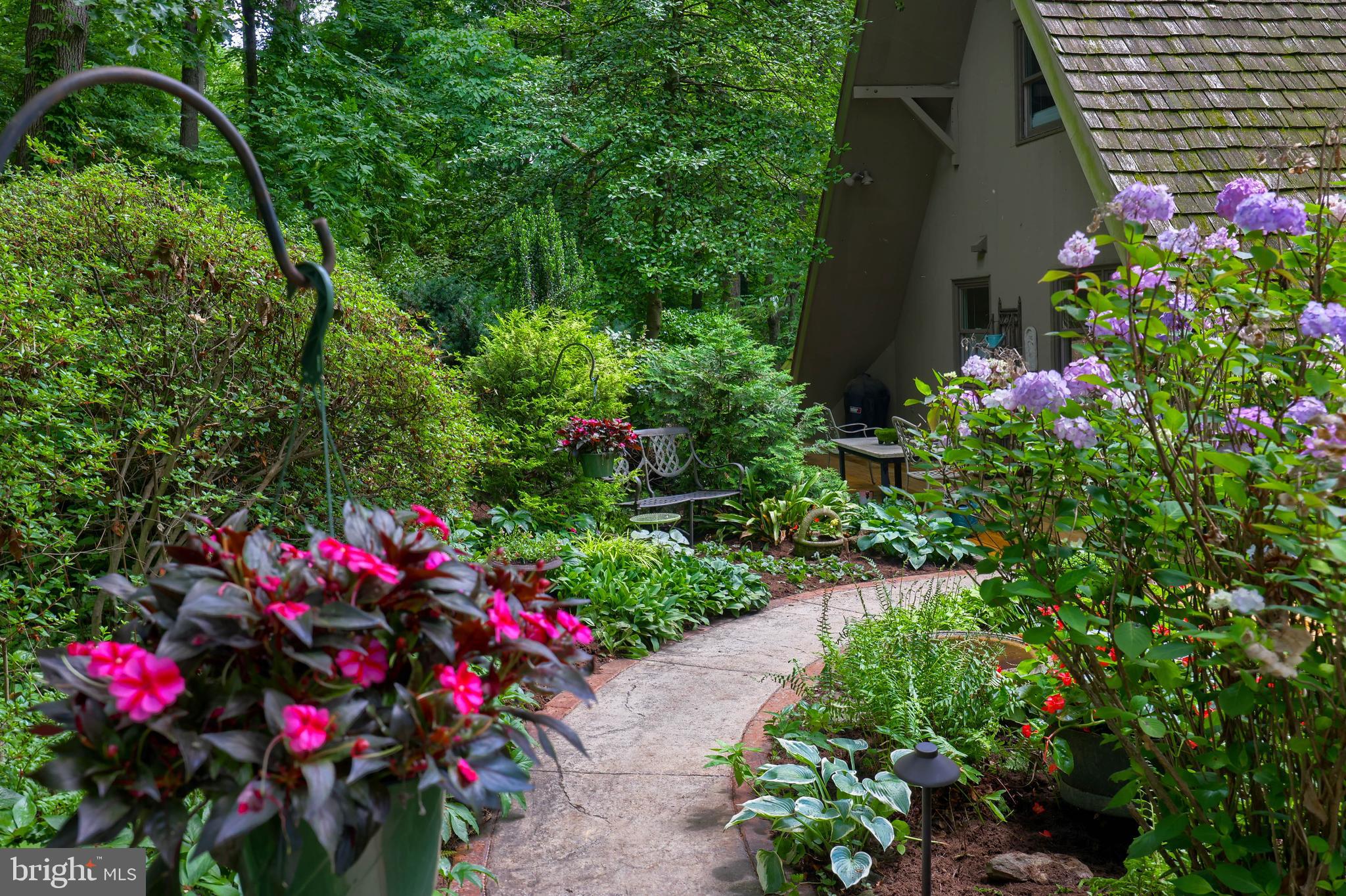 2487 CHESTNUT RIDGE DRIVE