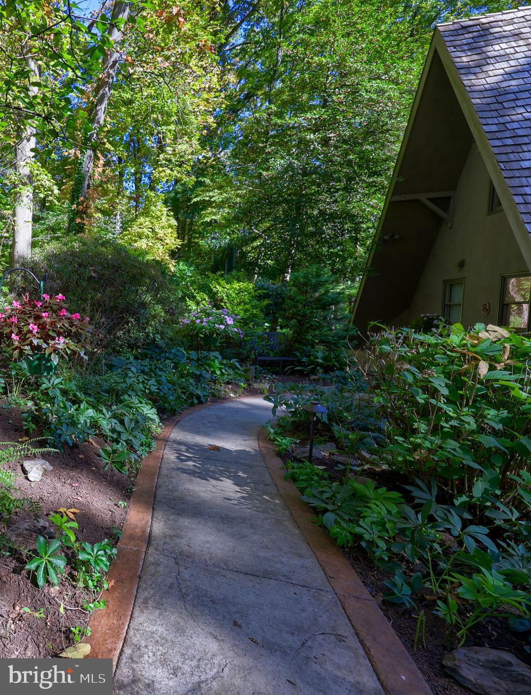 2487 CHESTNUT RIDGE DRIVE