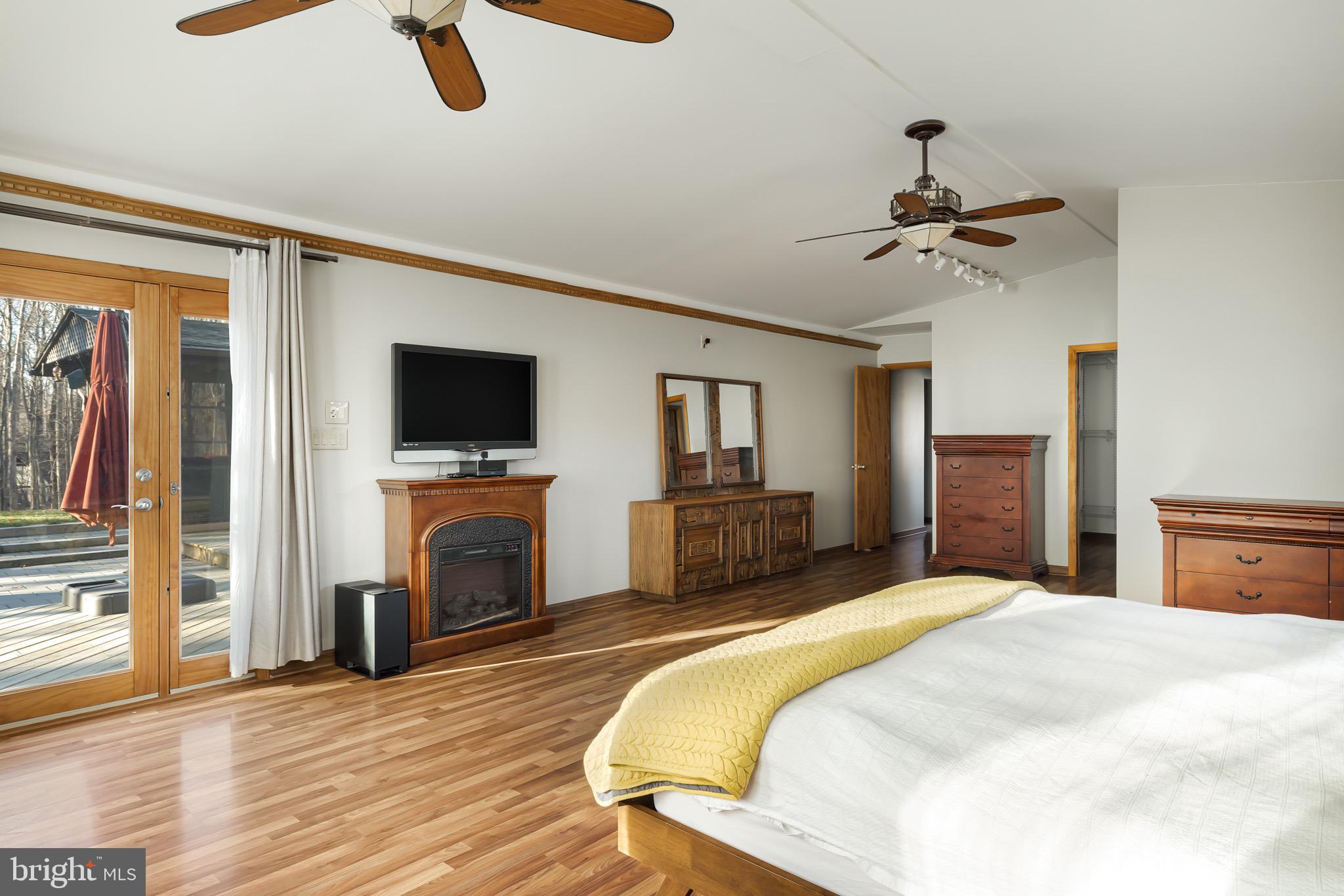 RIVER VIEW PARK - Residential Lease