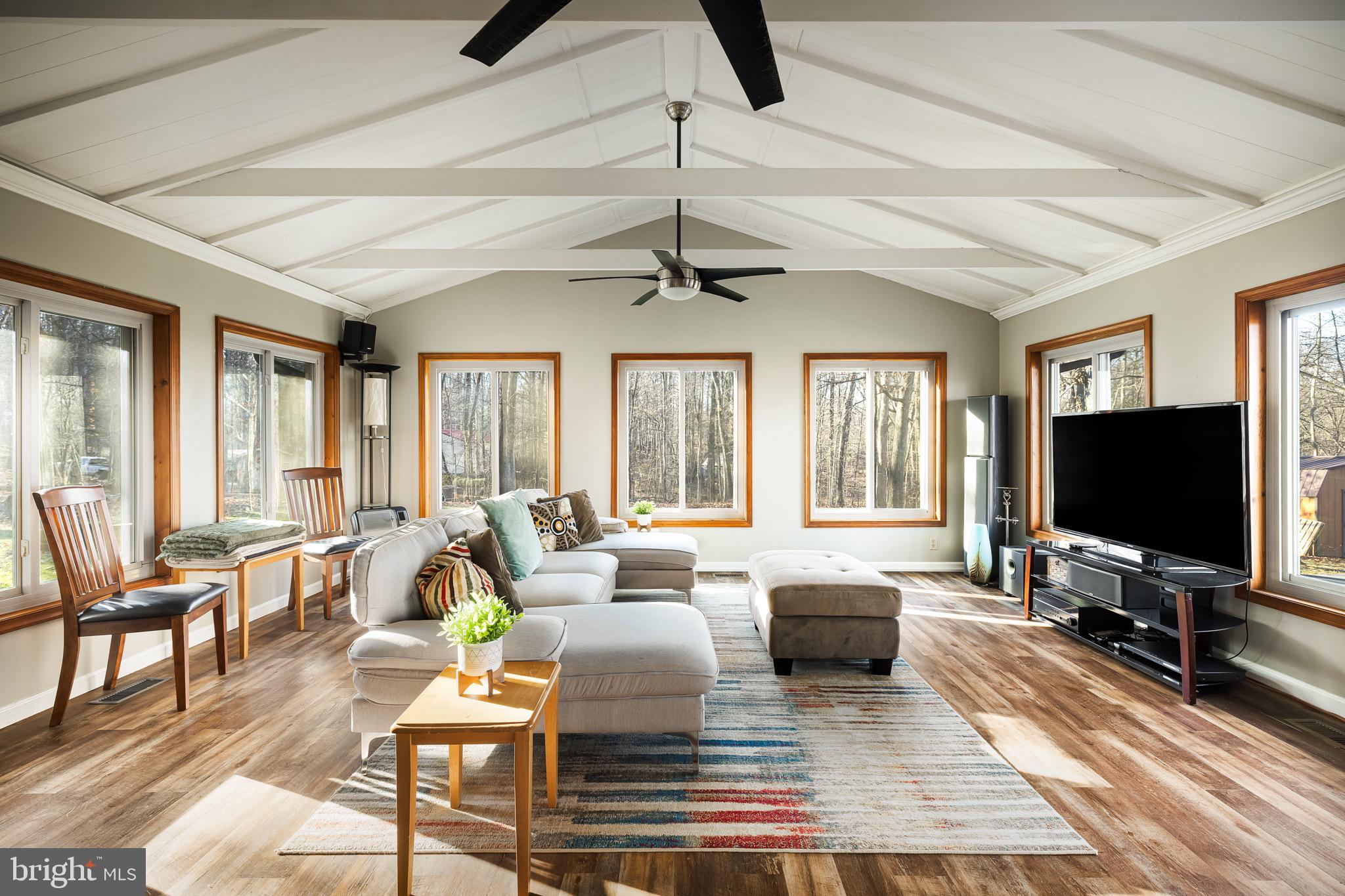 RIVER VIEW PARK - Residential Lease