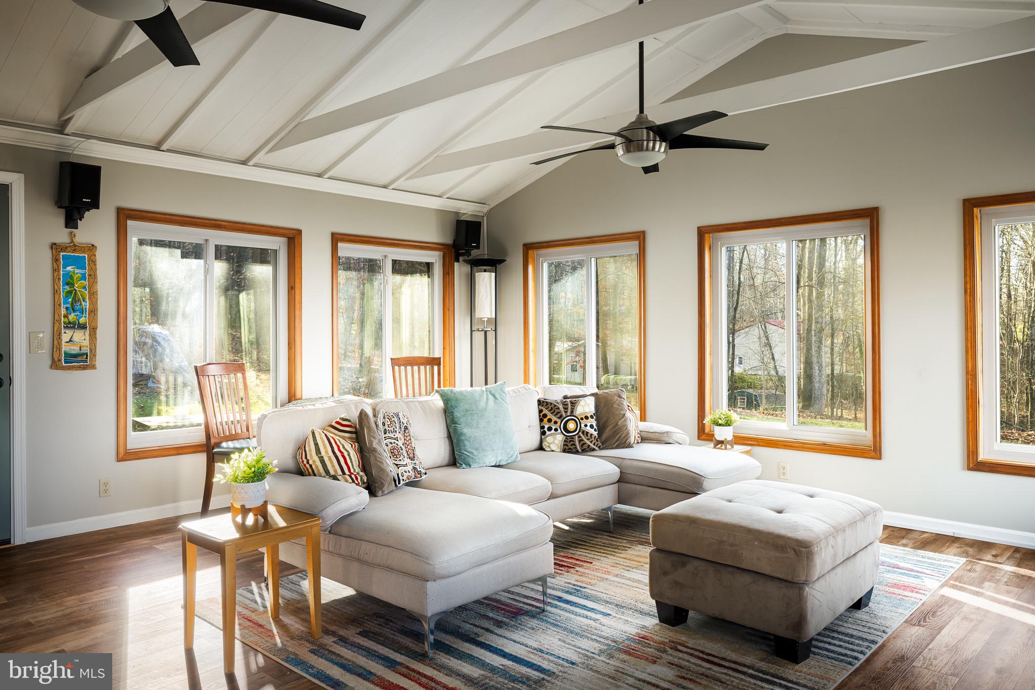 RIVER VIEW PARK - Residential Lease