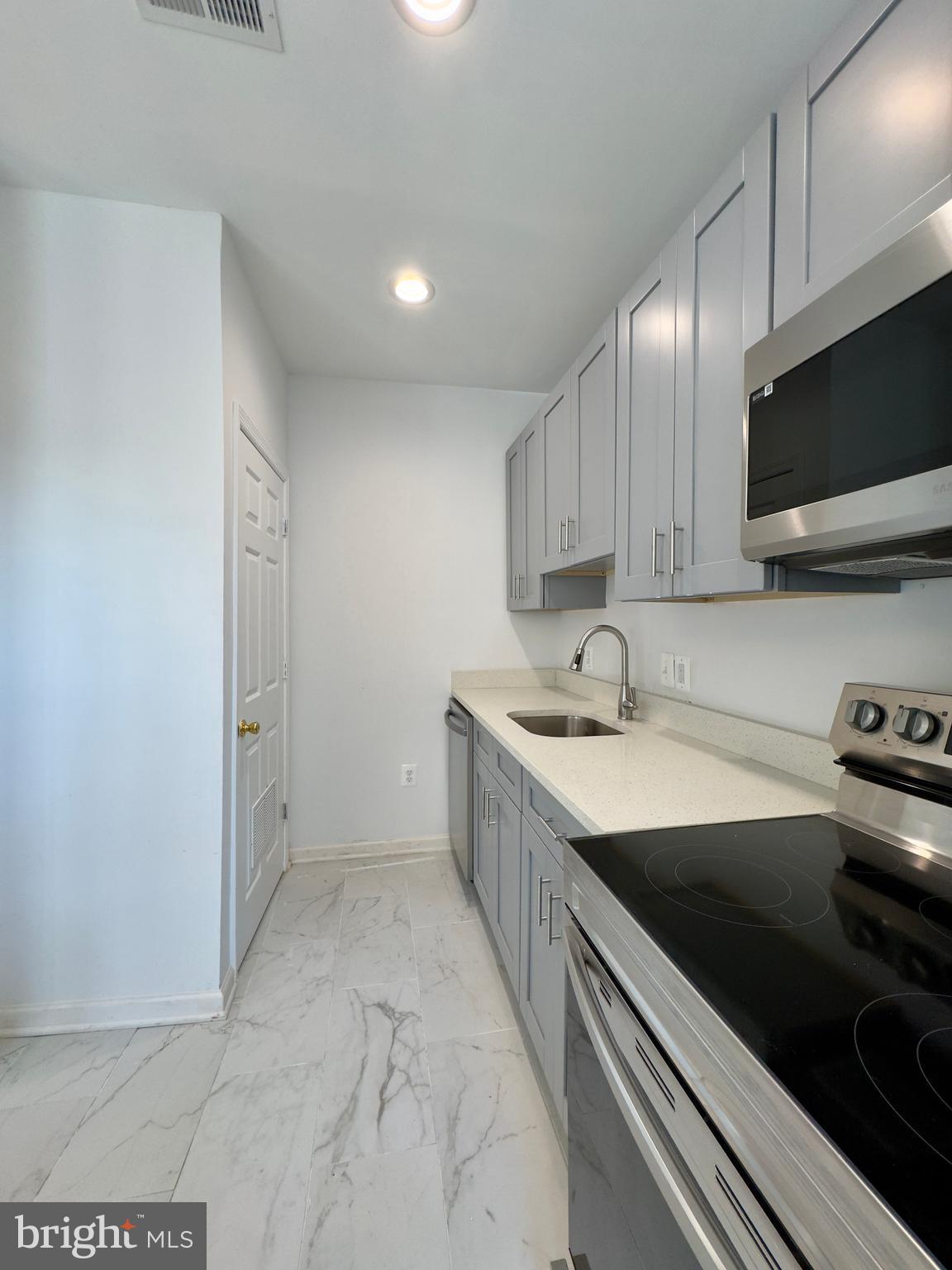 DOWNTOWN - Residential Lease