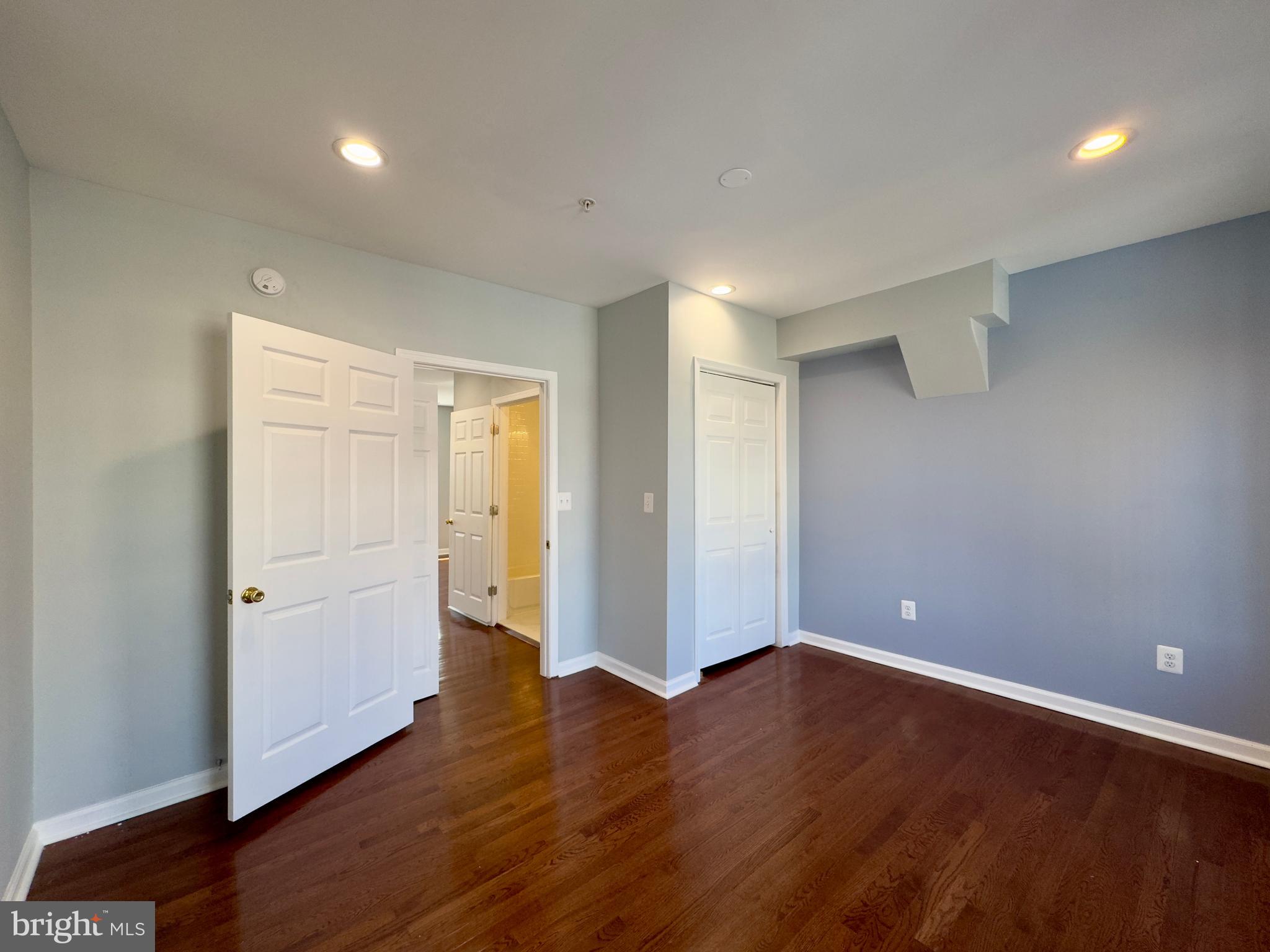 DOWNTOWN - Residential Lease