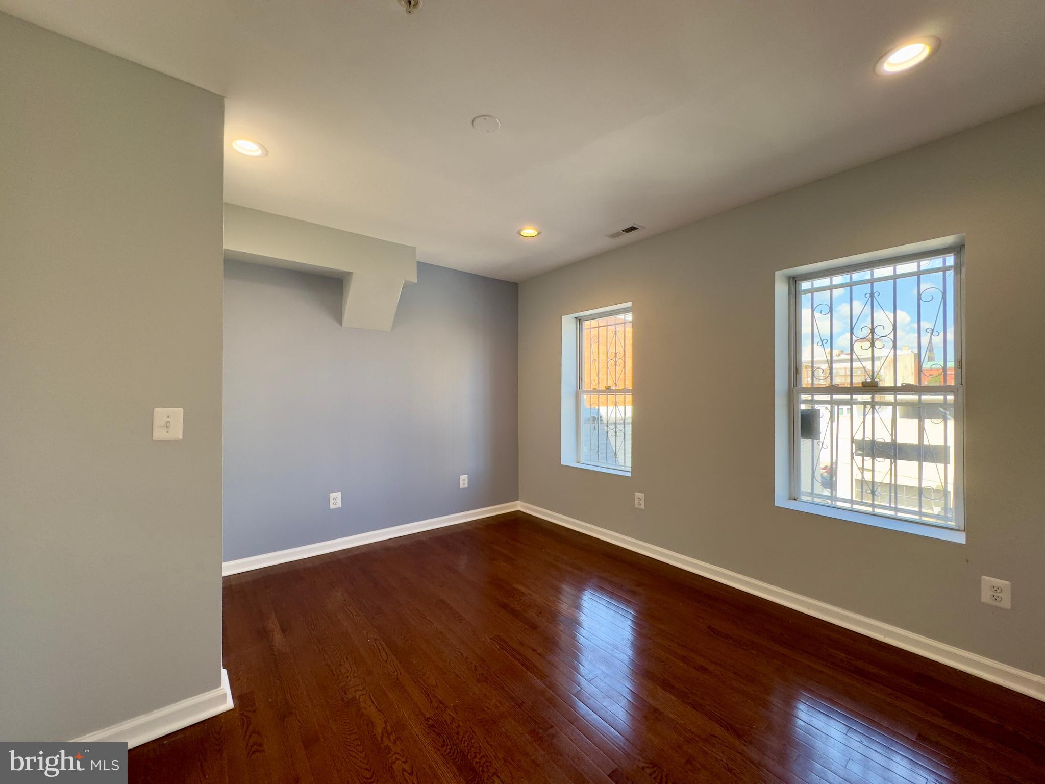 DOWNTOWN - Residential Lease
