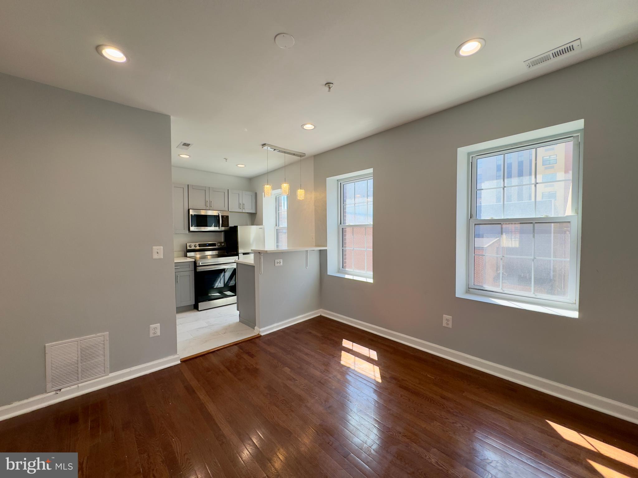 DOWNTOWN - Residential Lease