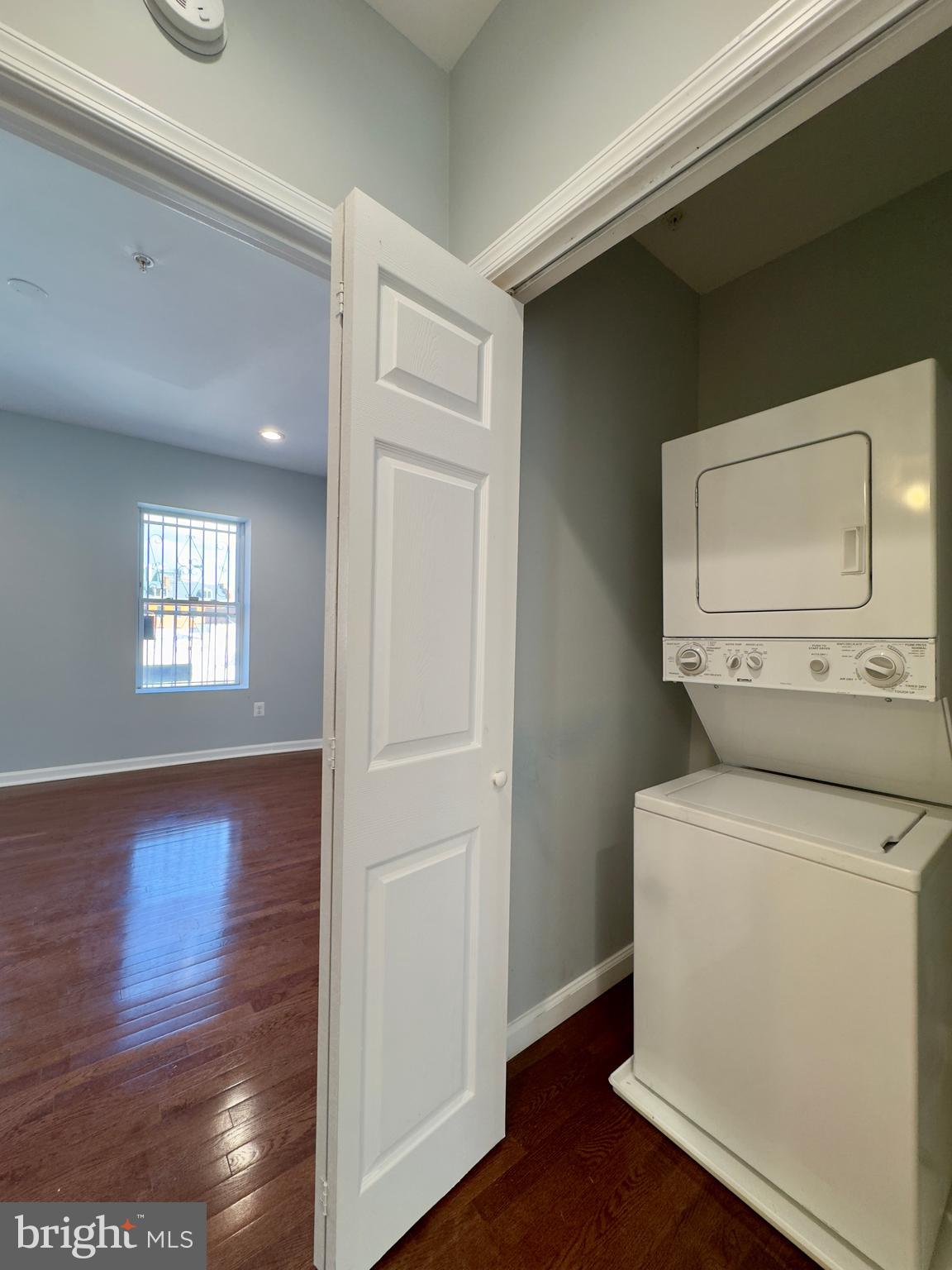 DOWNTOWN - Residential Lease
