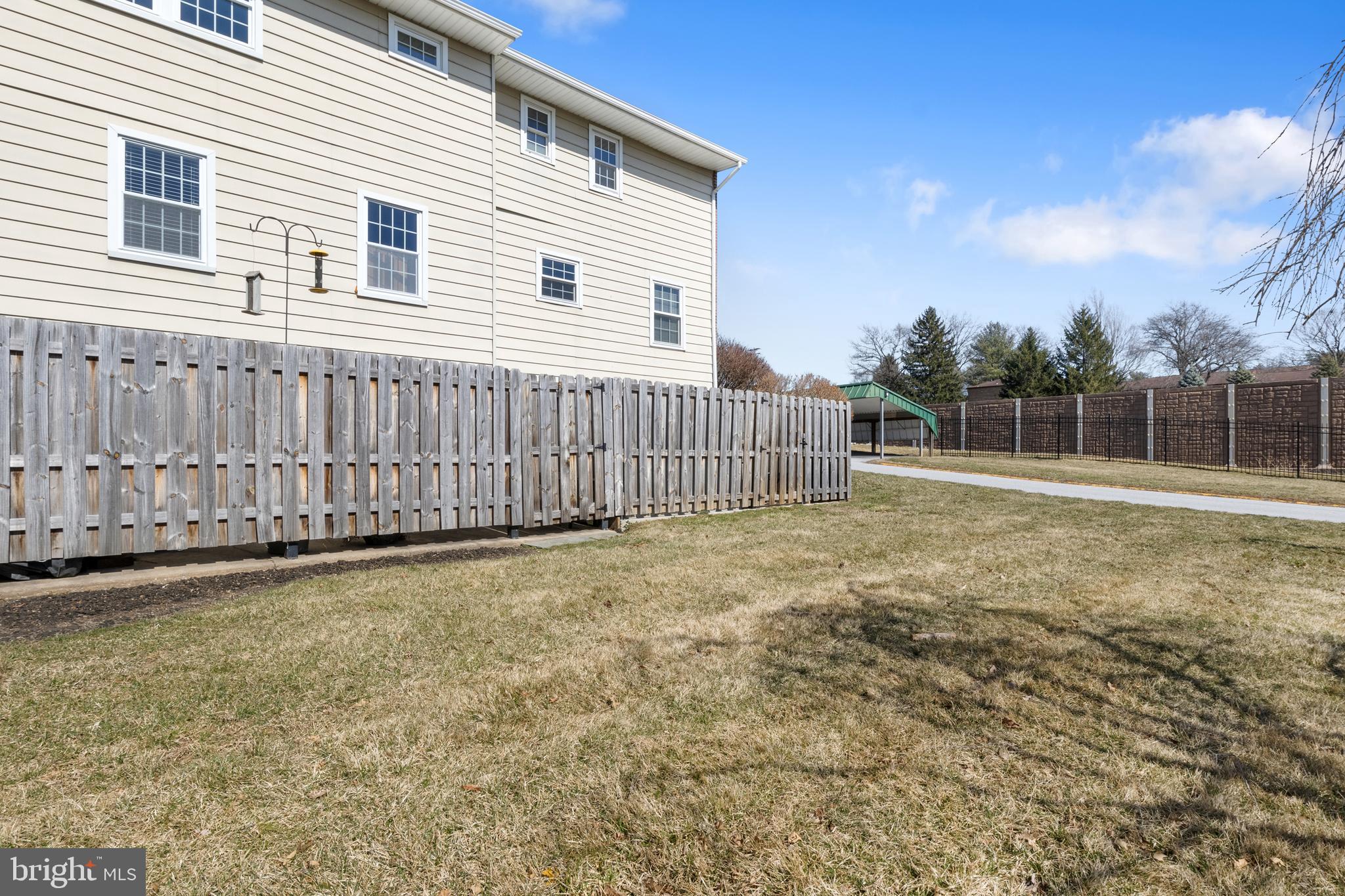 FOX RUN CONDOS - Residential