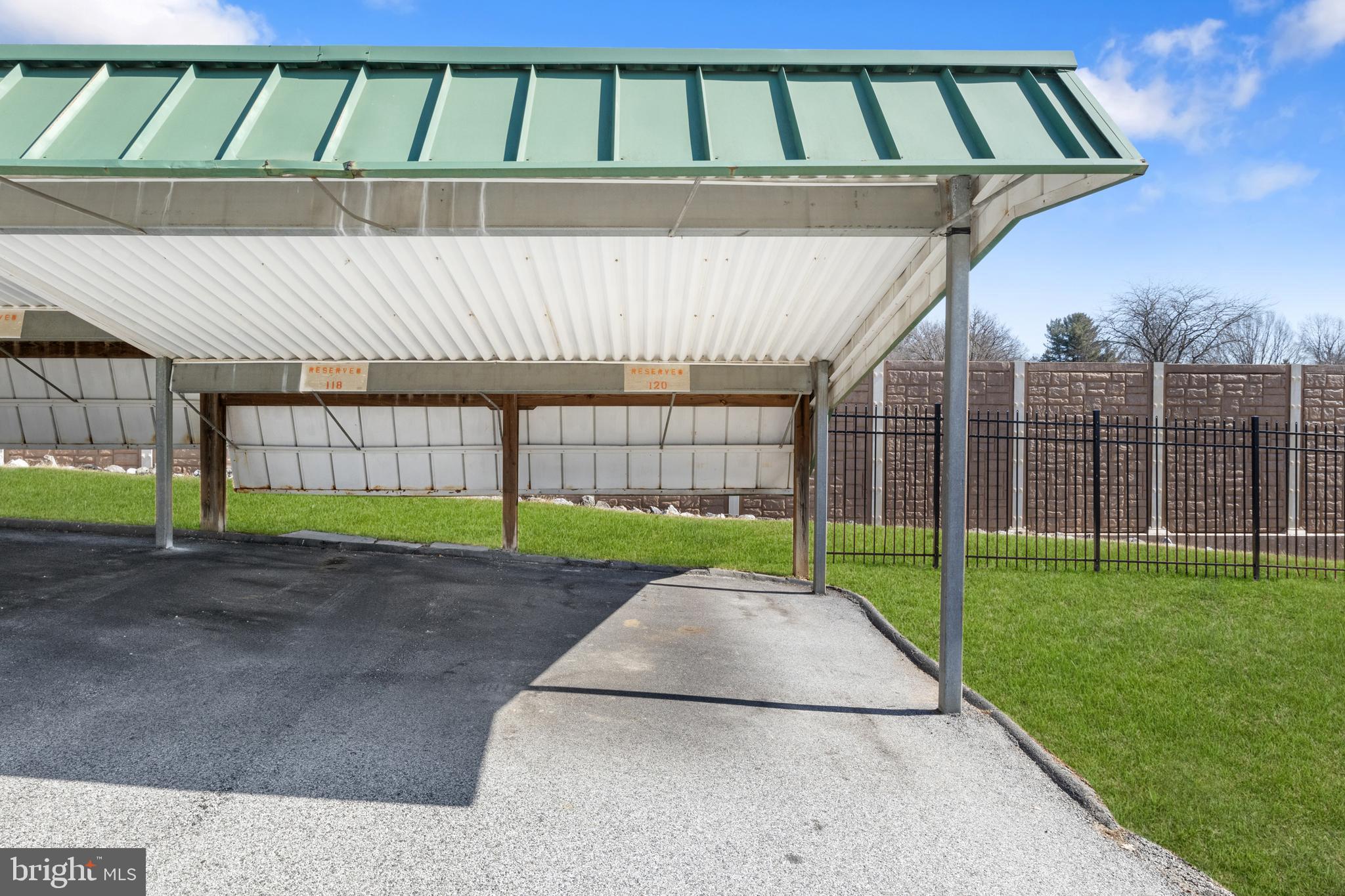 FOX RUN CONDOS - Residential