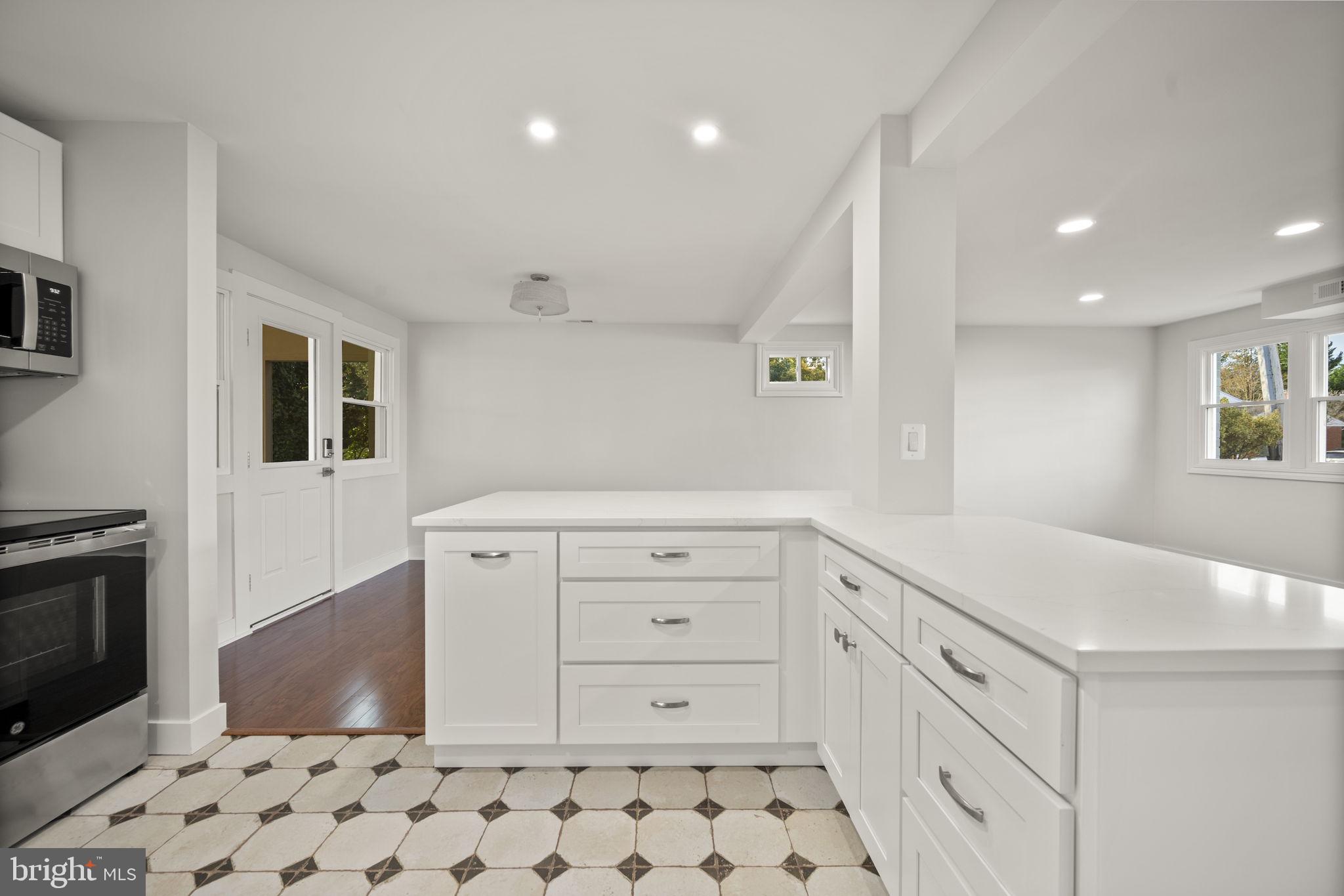 SUBURBAN GREENS - Residential