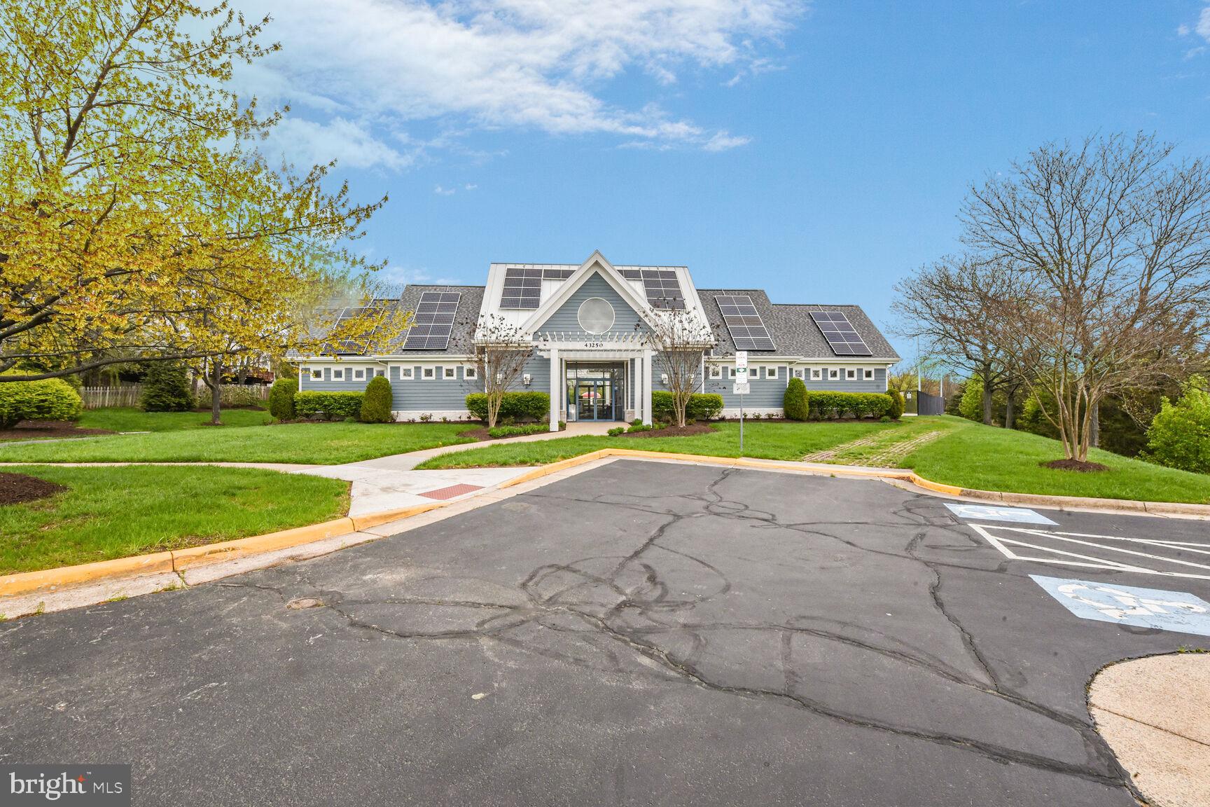 ASHBURN FARM - Residential