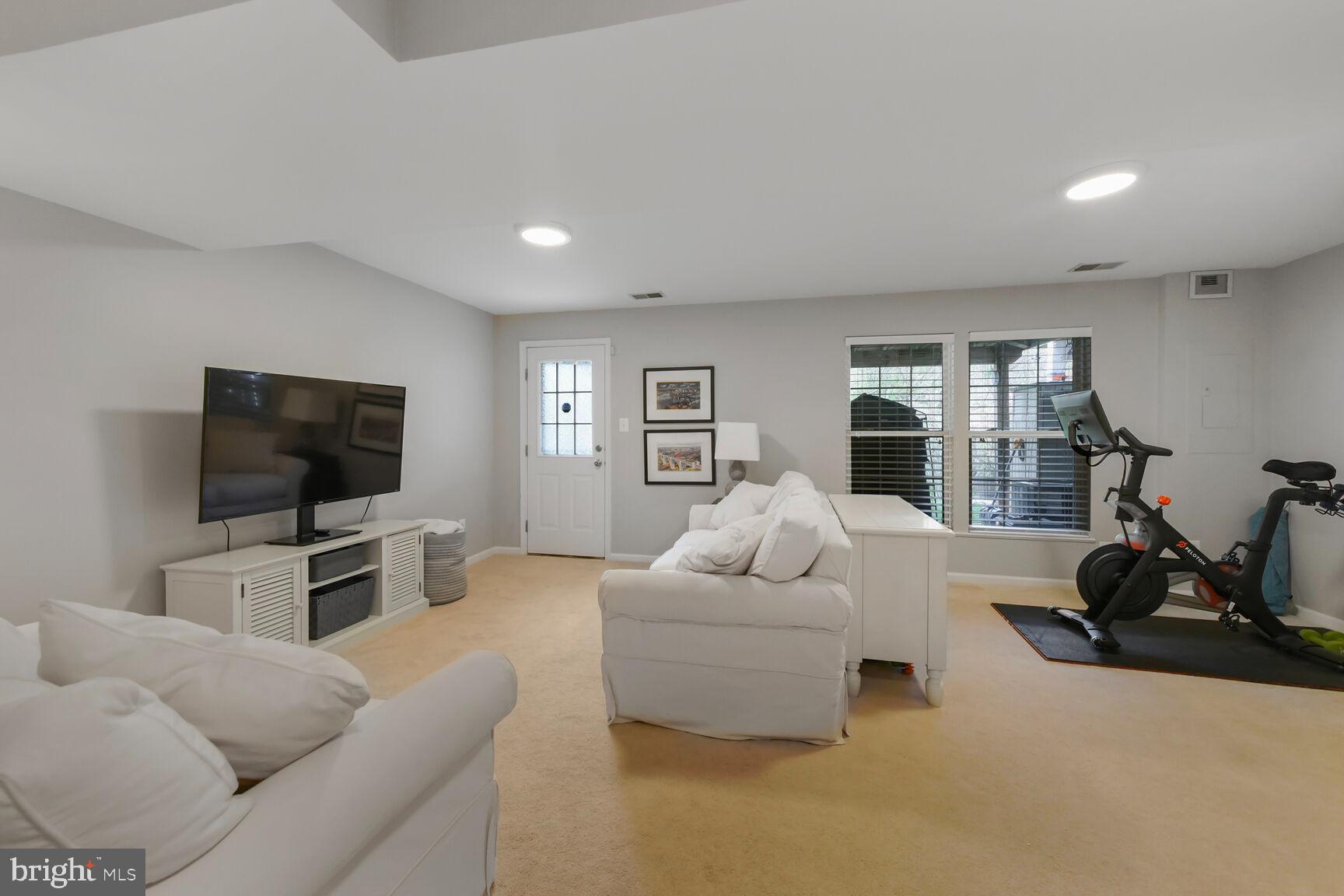 ASHBURN FARM - Residential