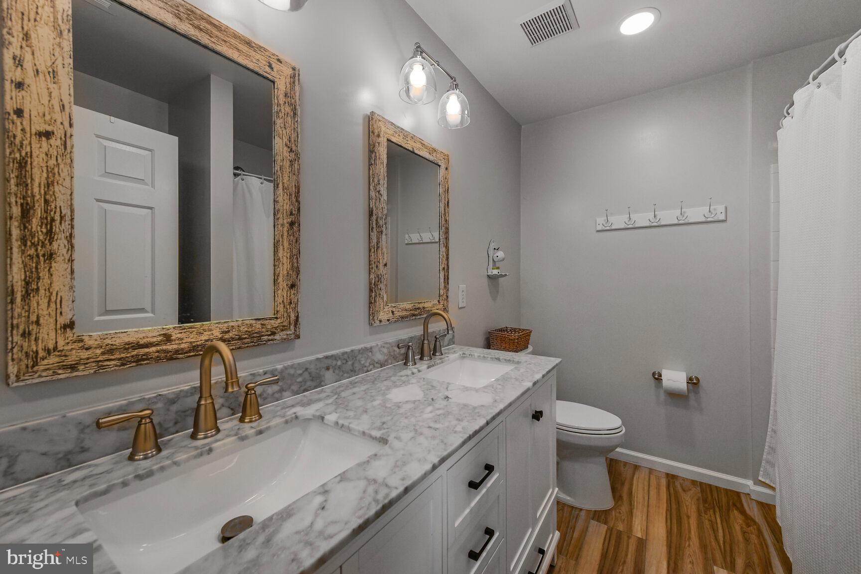 ASHBURN FARM - Residential