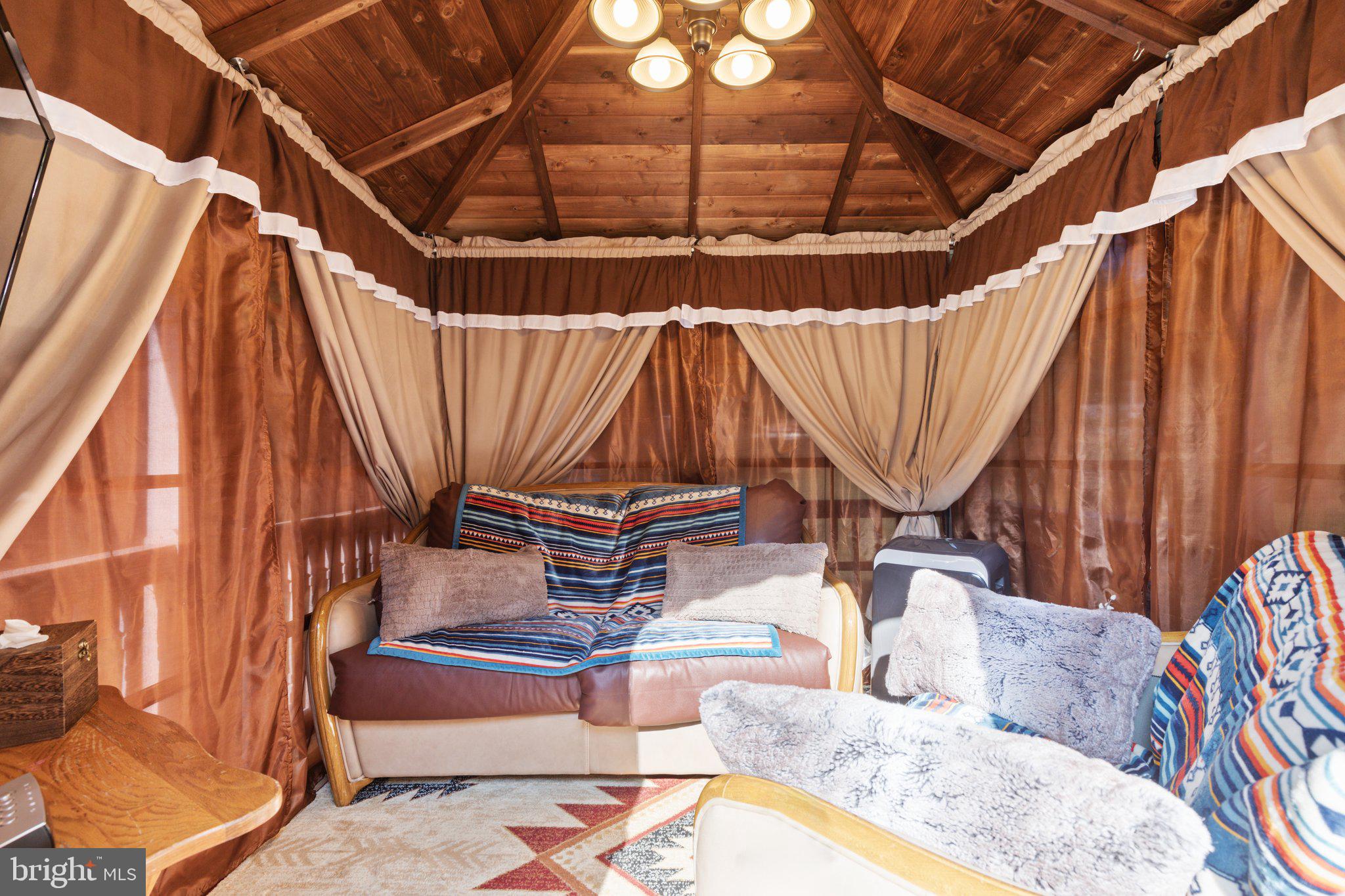 BURKE MEADOWS - Residential