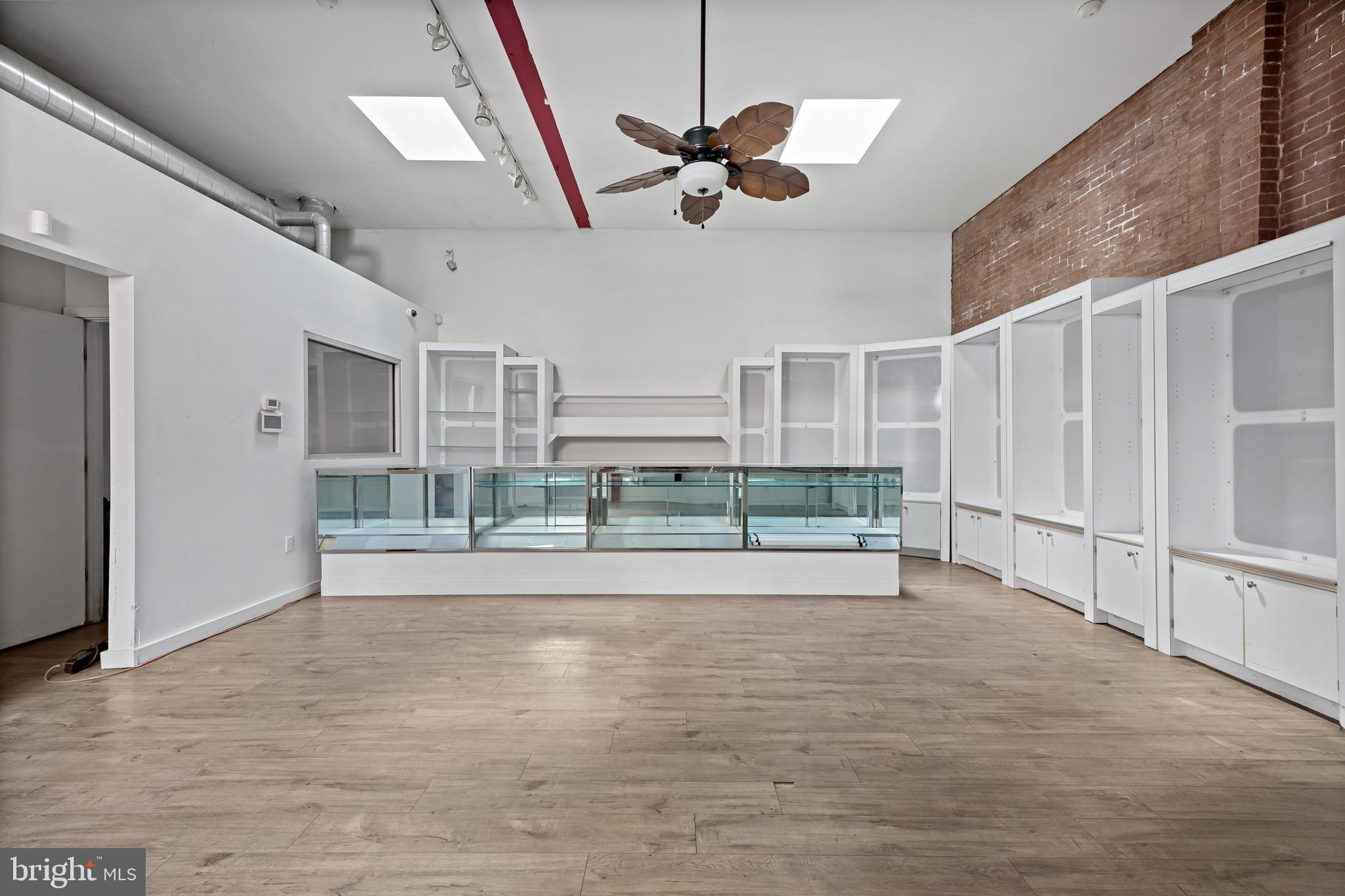 1414 W OXFORD STREET