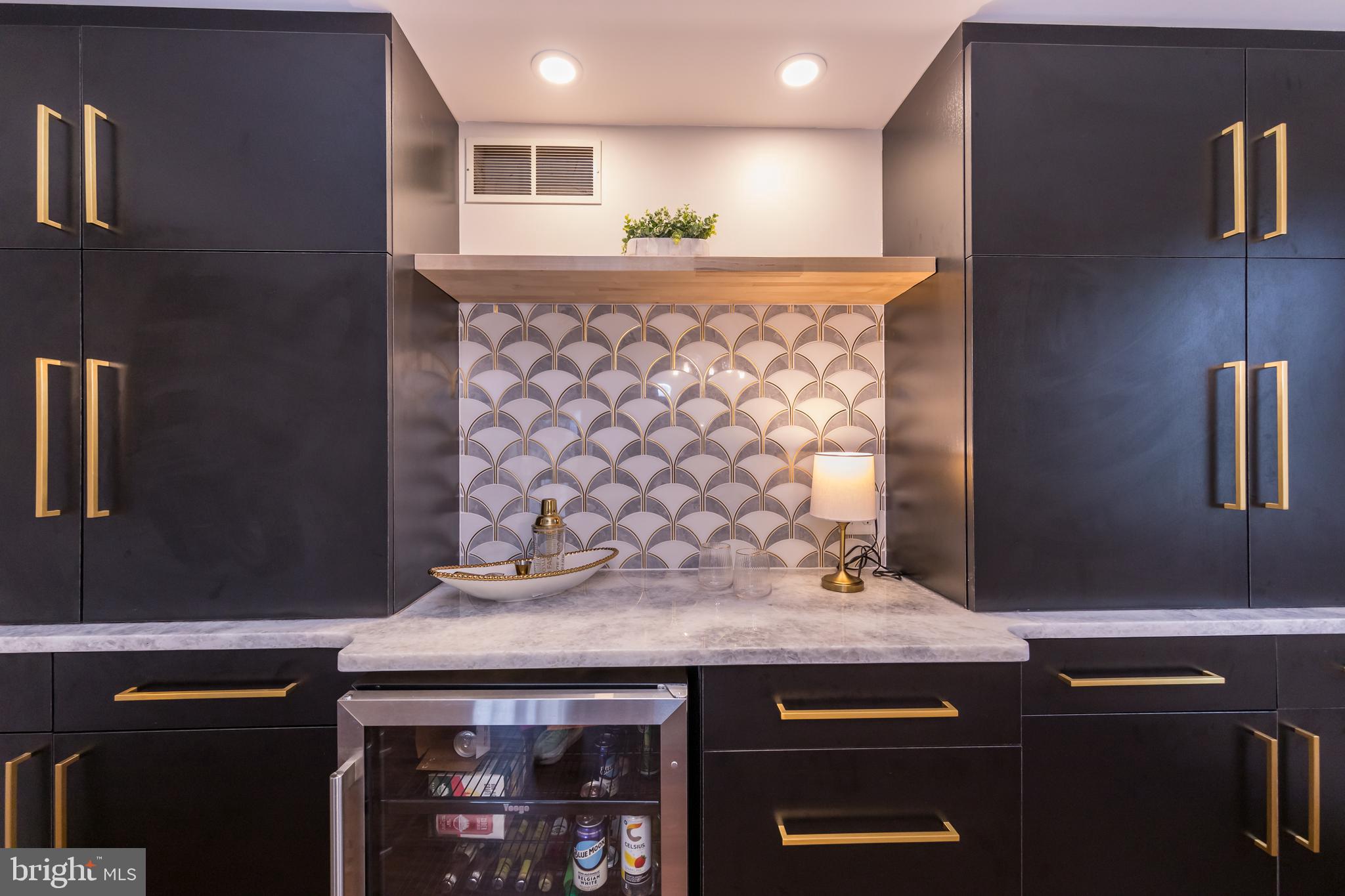 OAK MOORE SQUARE CONDOMINIUMS - Residential