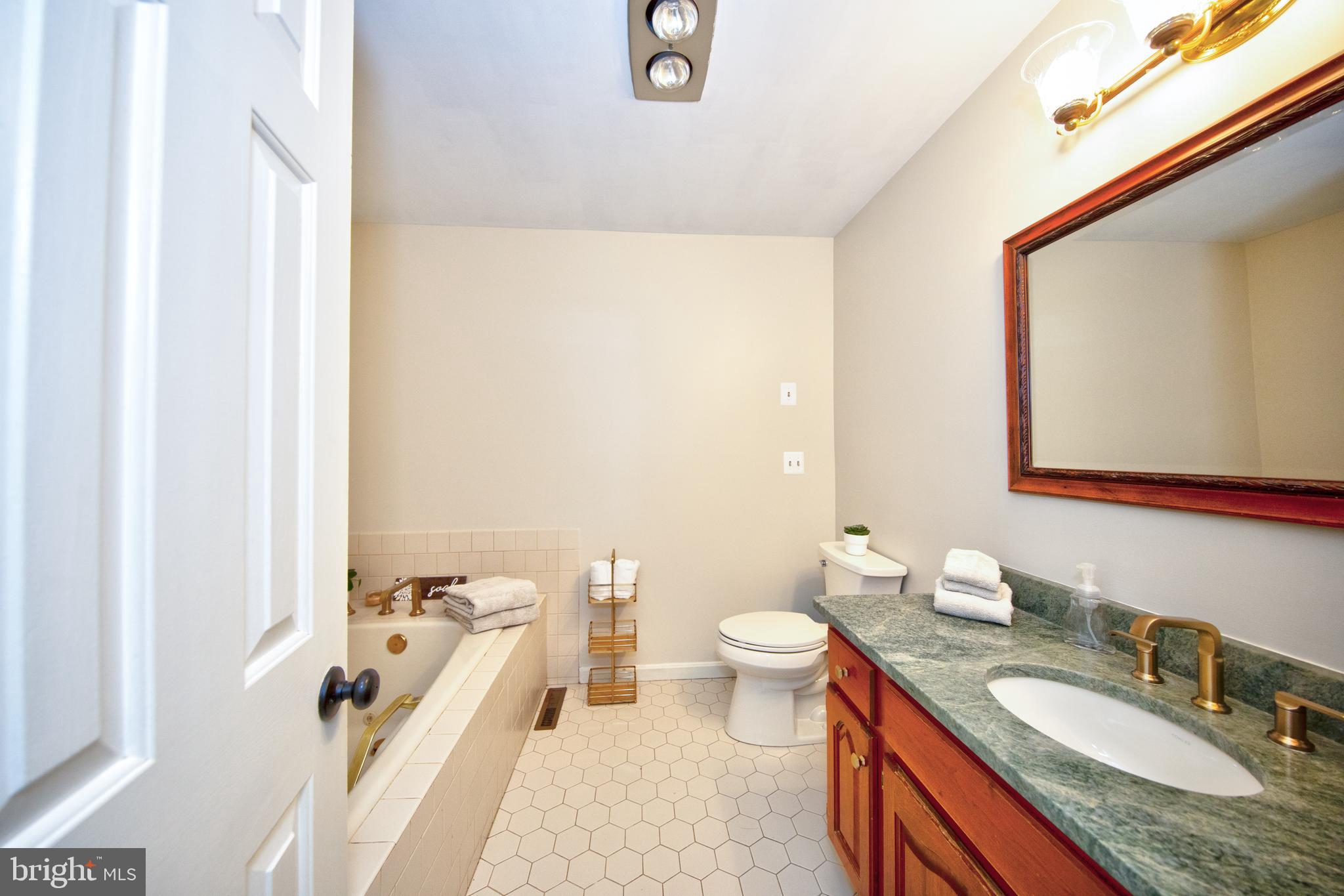 OAK MOORE SQUARE CONDOMINIUMS - Residential