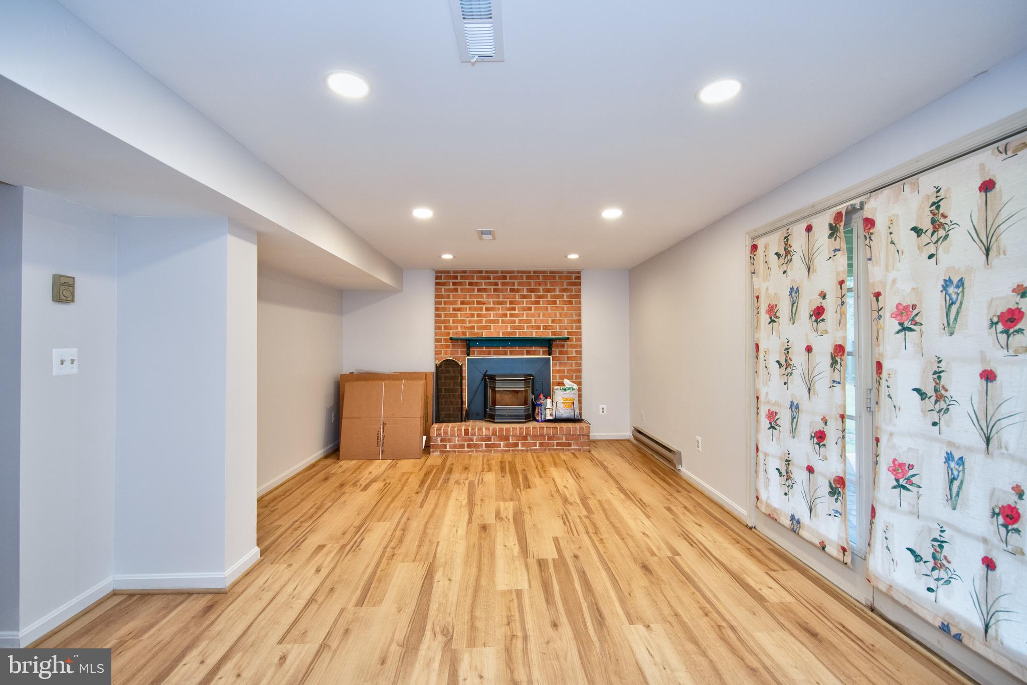 OAK MOORE SQUARE CONDOMINIUMS - Residential