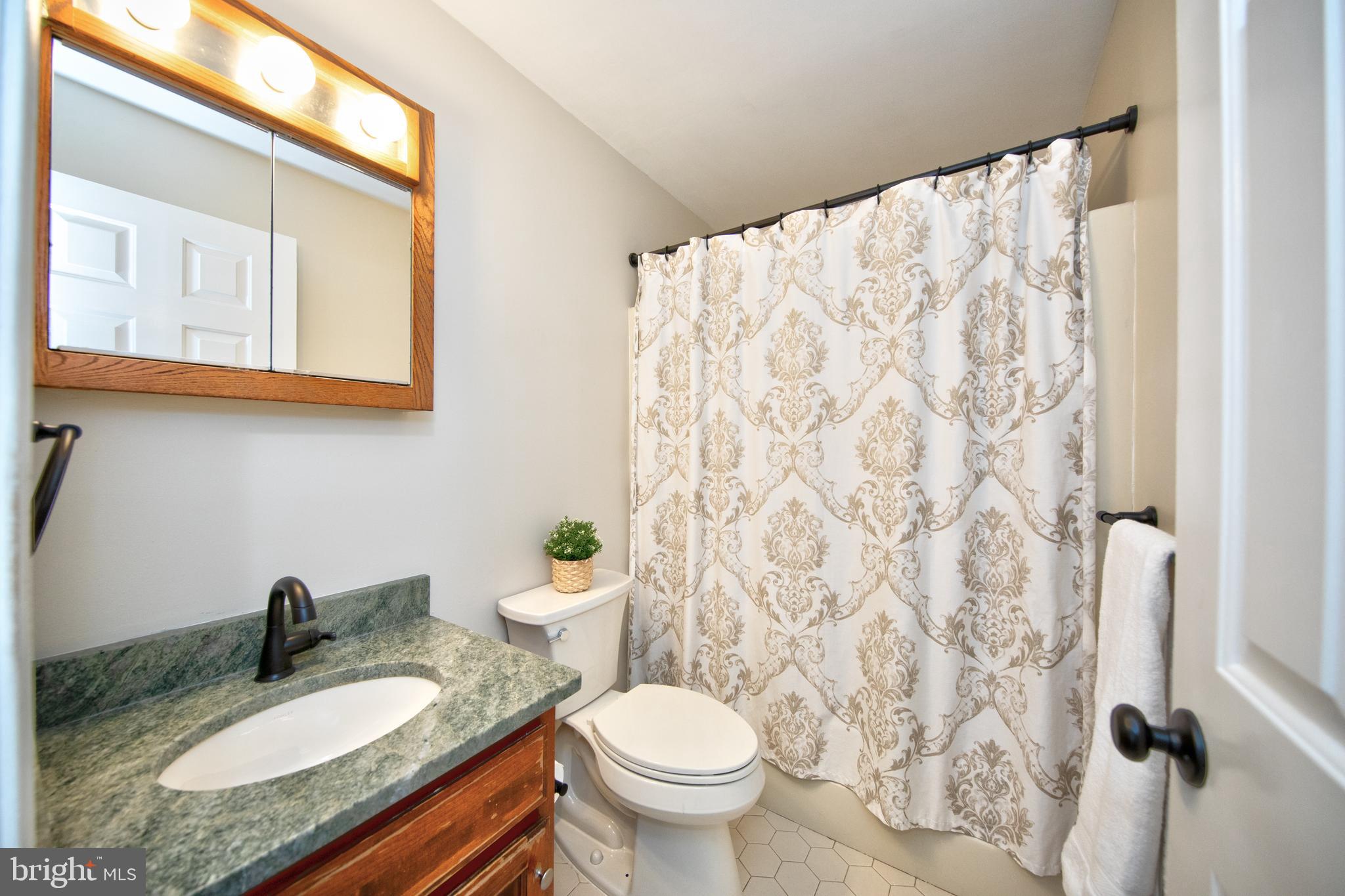 OAK MOORE SQUARE CONDOMINIUMS - Residential