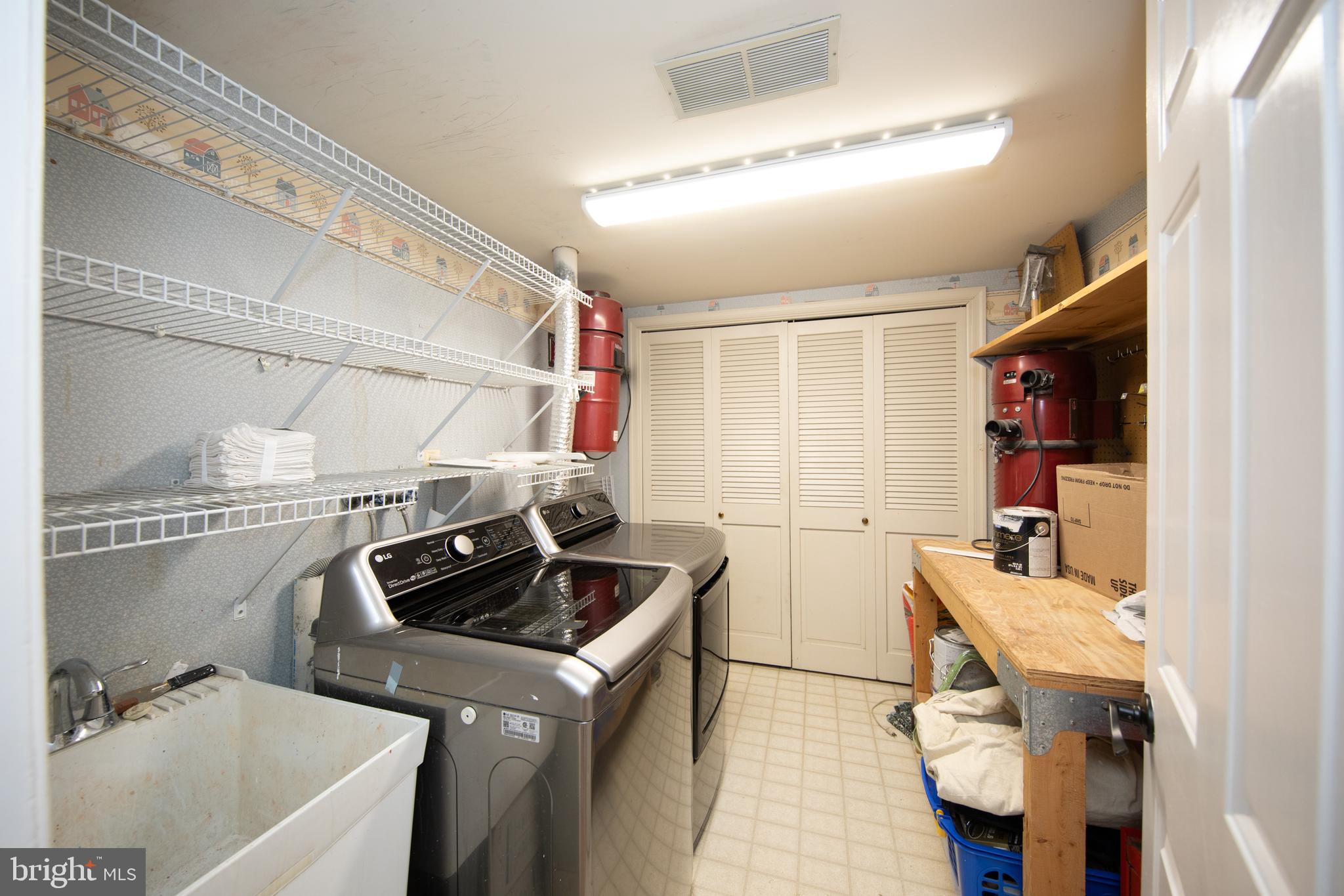 OAK MOORE SQUARE CONDOMINIUMS - Residential