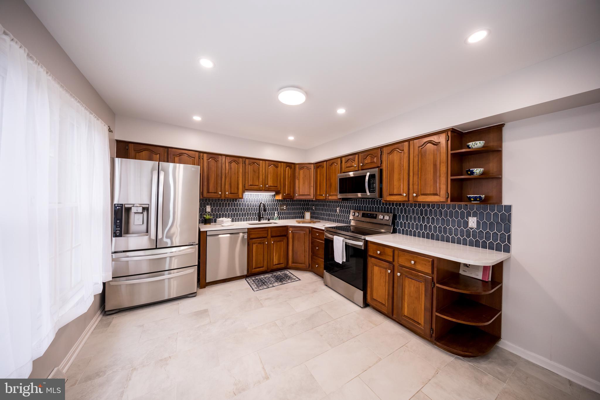 OAK MOORE SQUARE CONDOMINIUMS - Residential