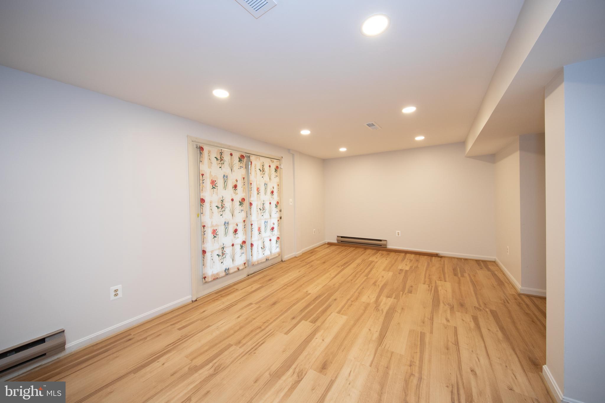 OAK MOORE SQUARE CONDOMINIUMS - Residential