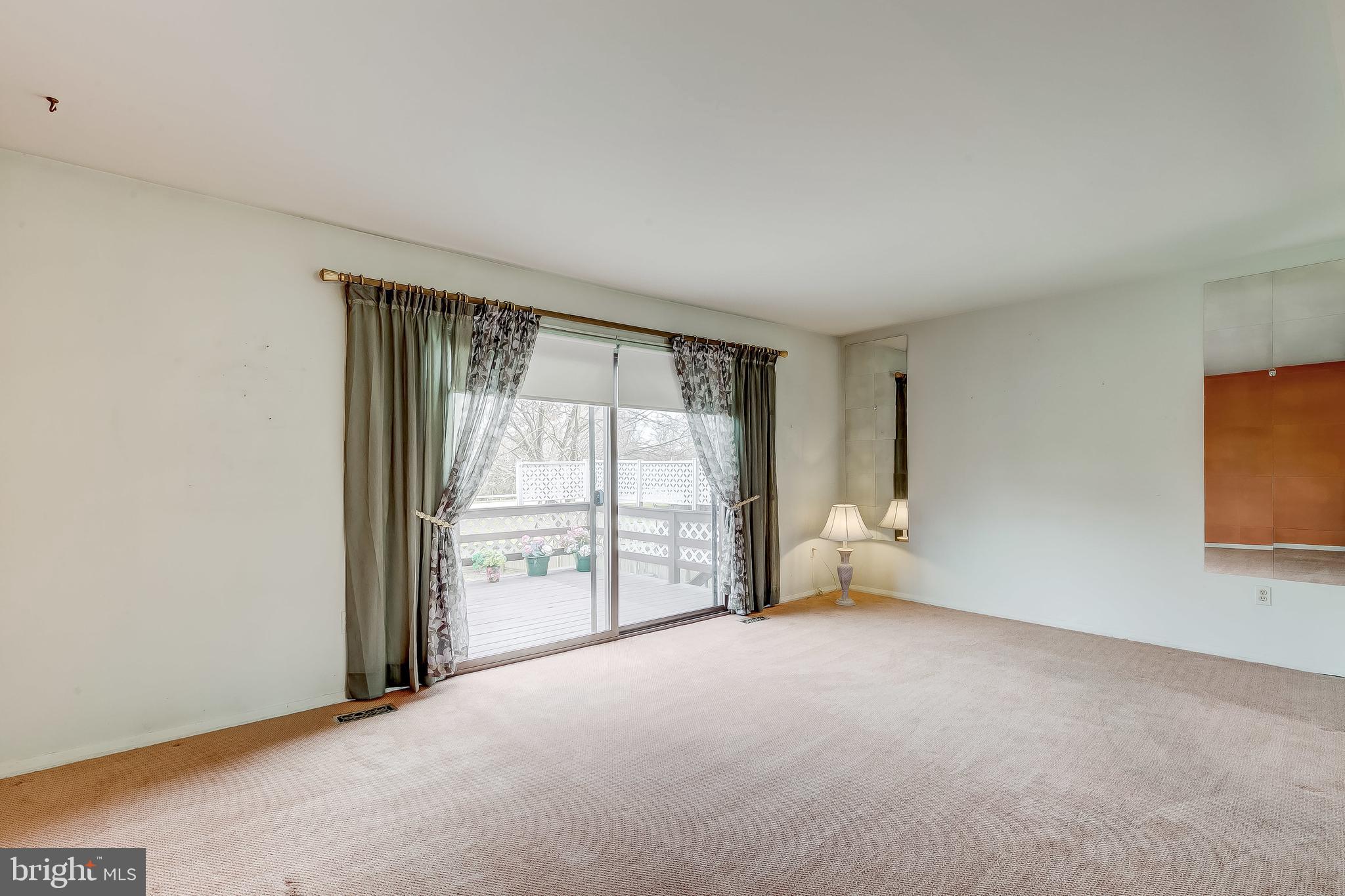 SEVEN COURTS - Residential