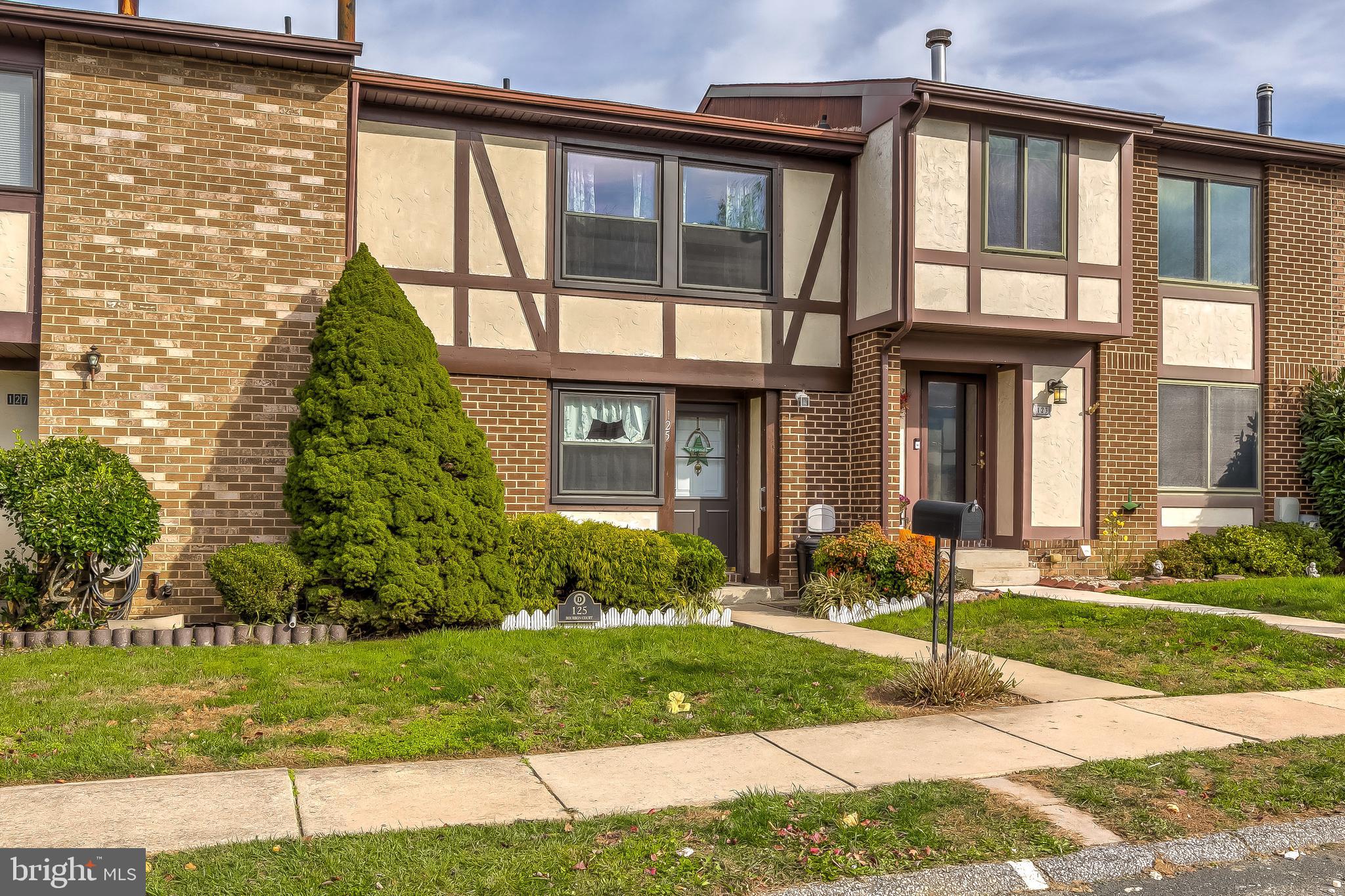 SEVEN COURTS - Residential