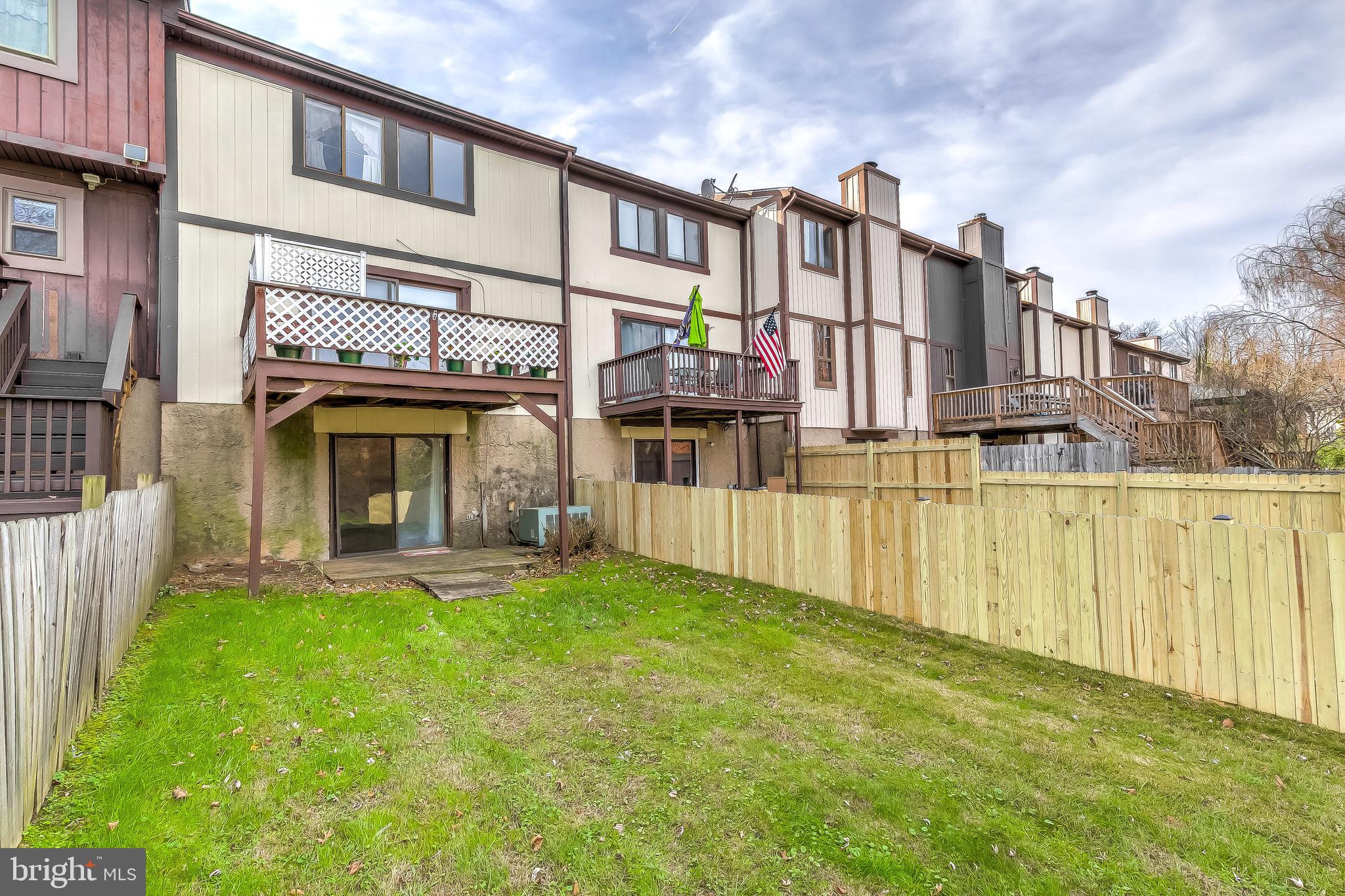 SEVEN COURTS - Residential