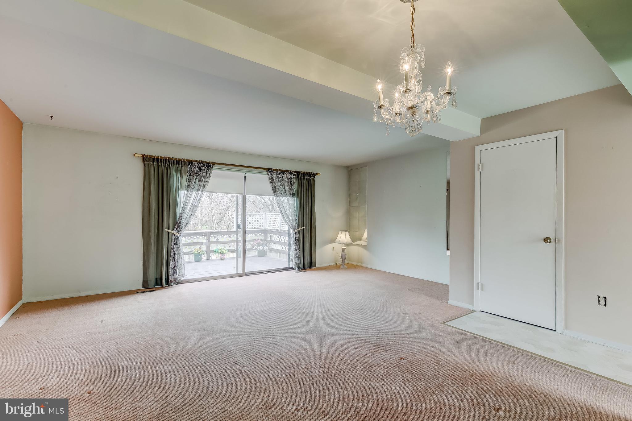 SEVEN COURTS - Residential