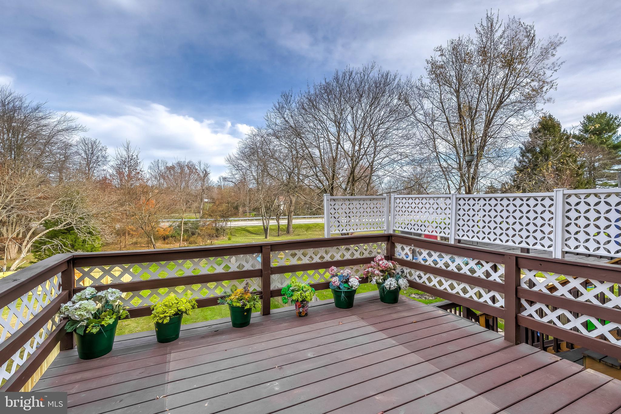 SEVEN COURTS - Residential