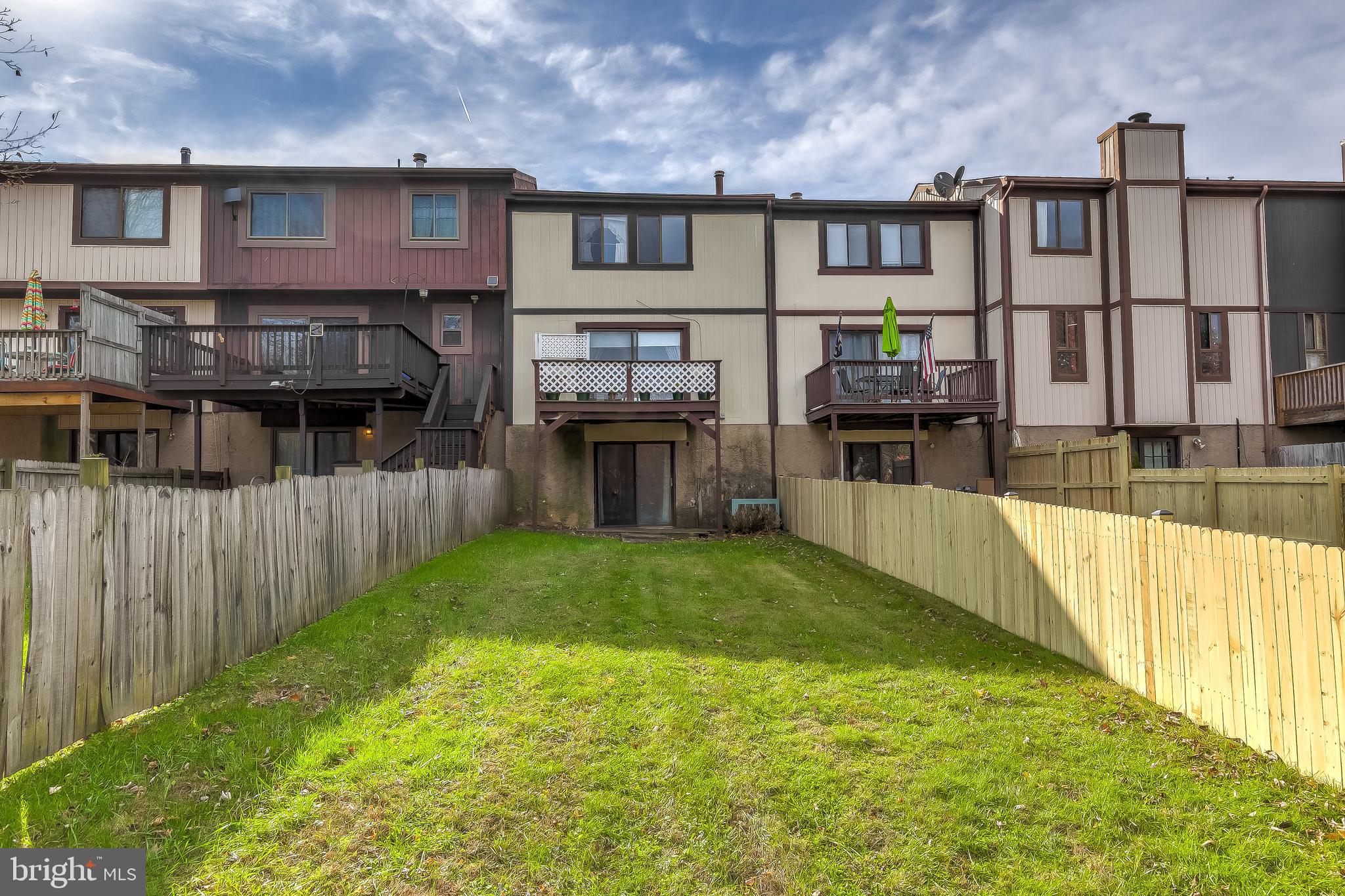 SEVEN COURTS - Residential