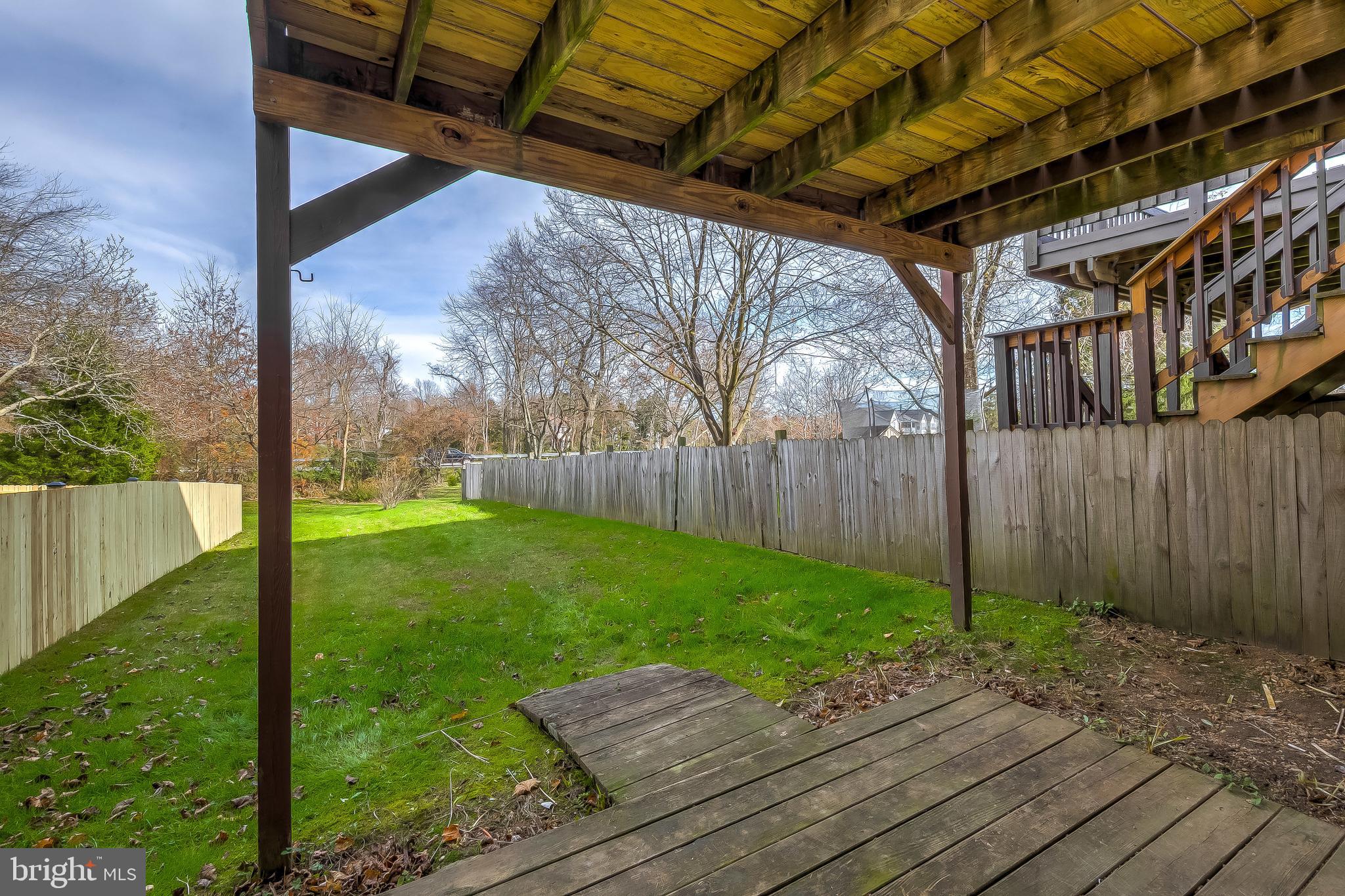 SEVEN COURTS - Residential