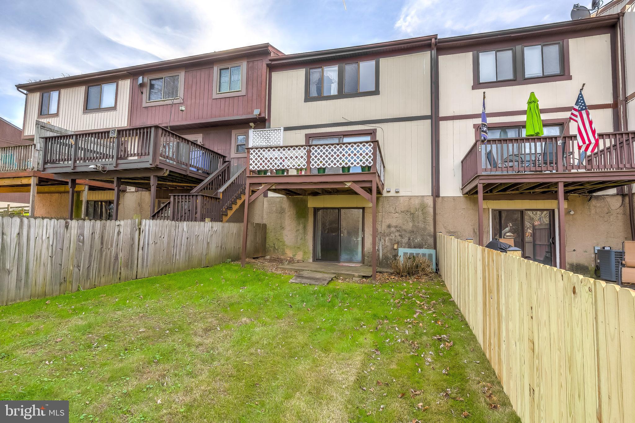 SEVEN COURTS - Residential