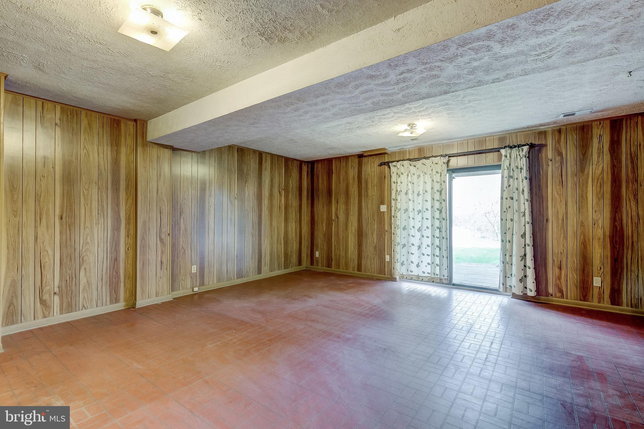 SEVEN COURTS - Residential