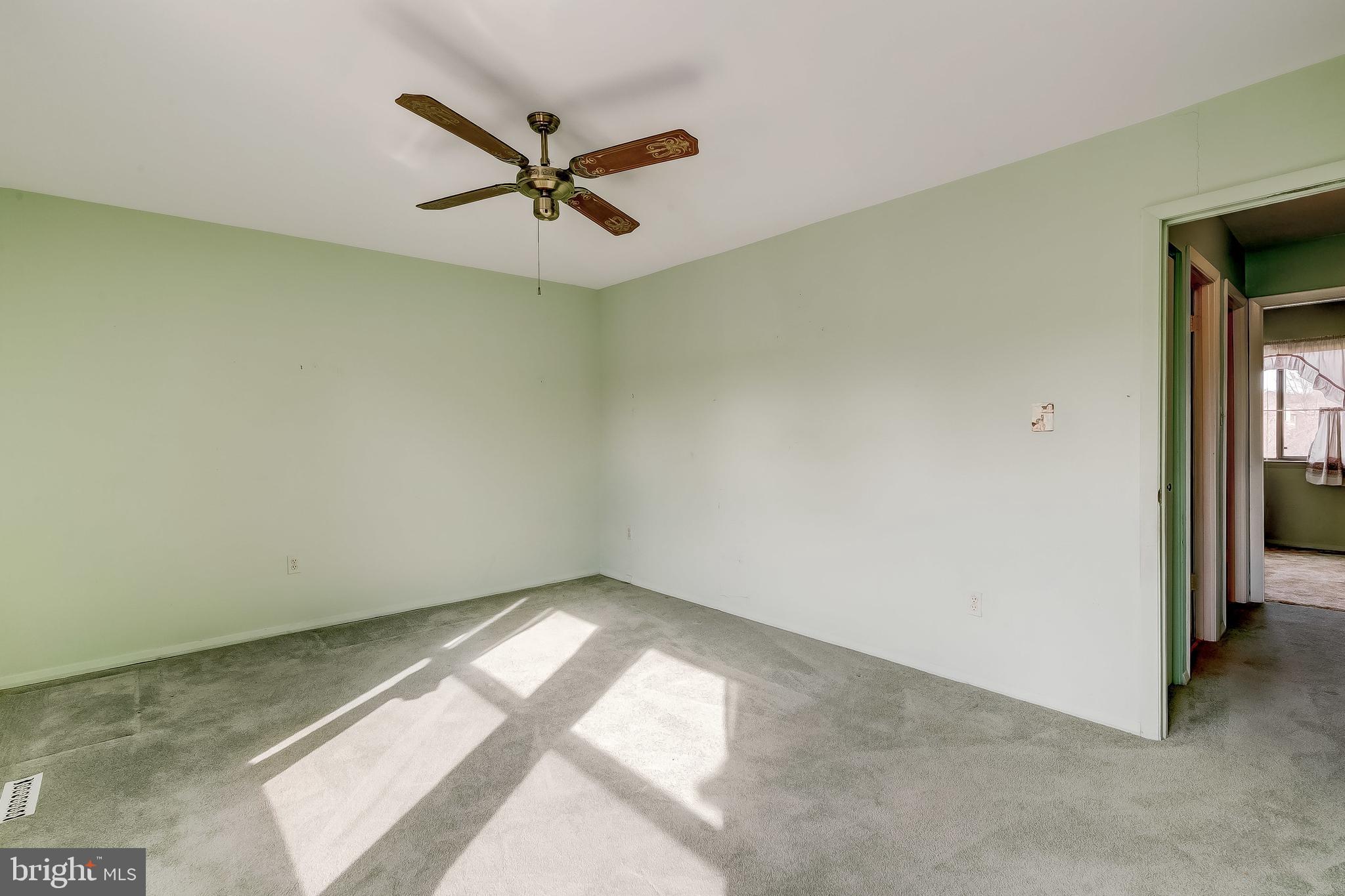 SEVEN COURTS - Residential