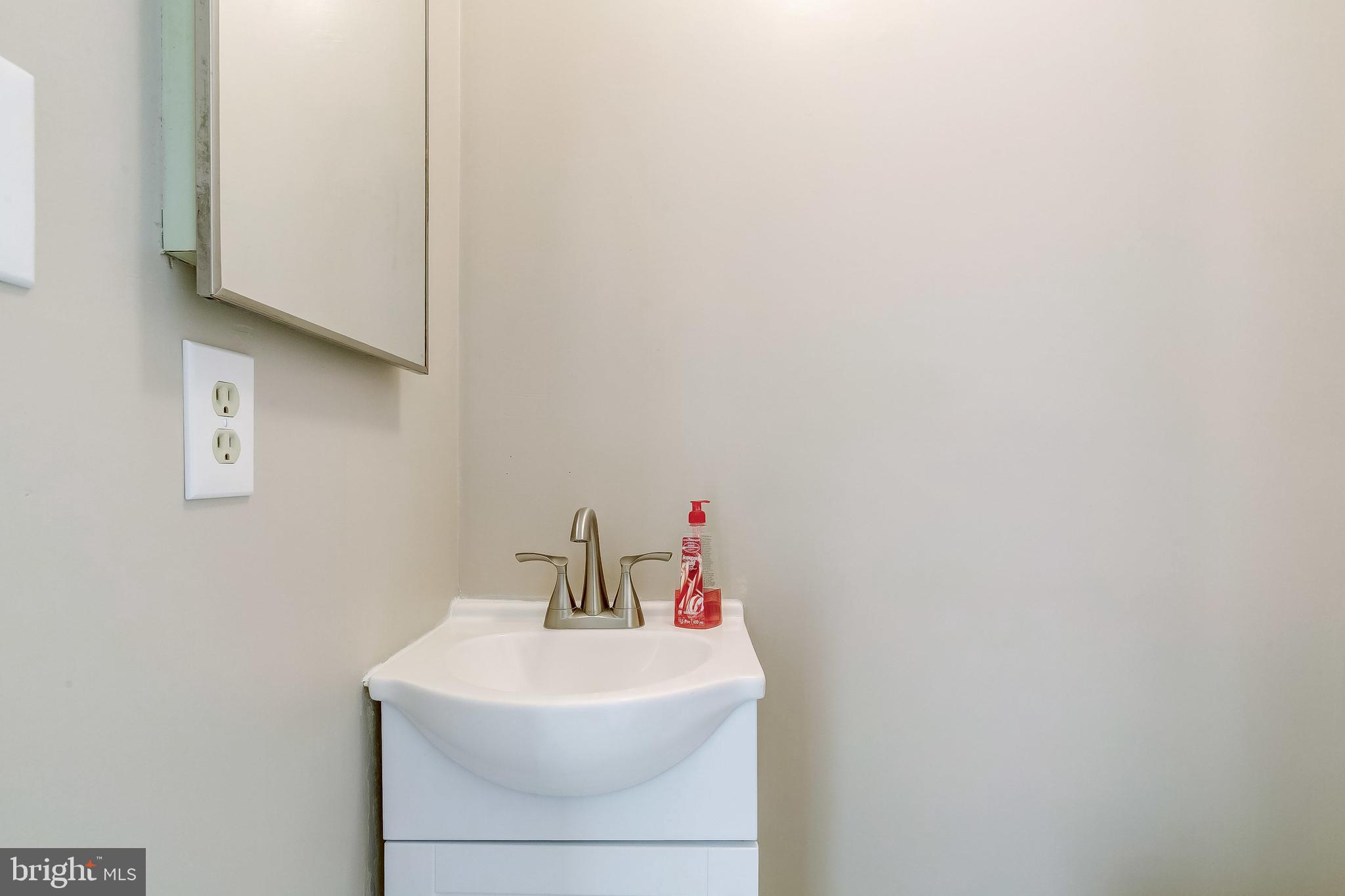 SEVEN COURTS - Residential