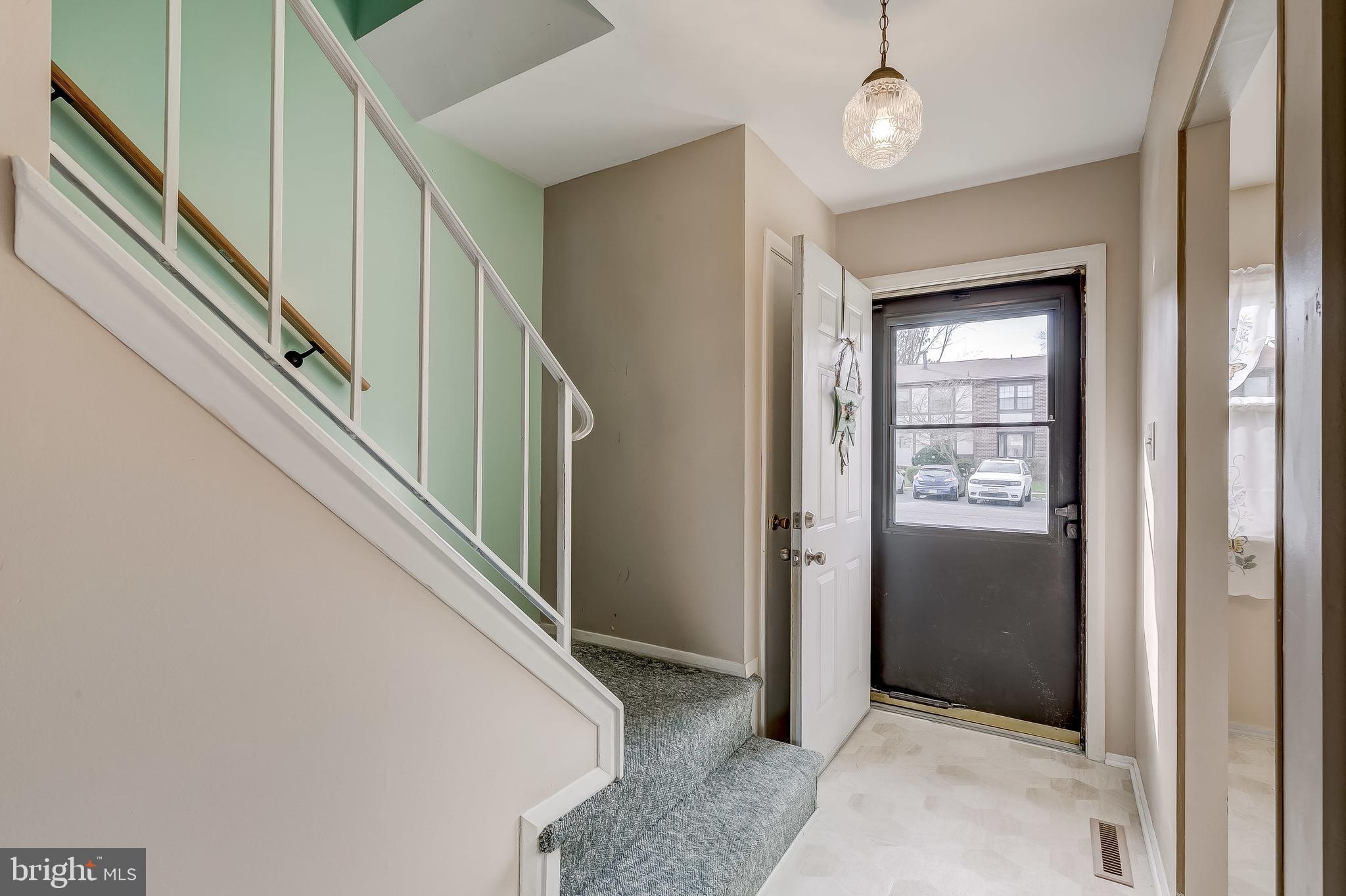 SEVEN COURTS - Residential