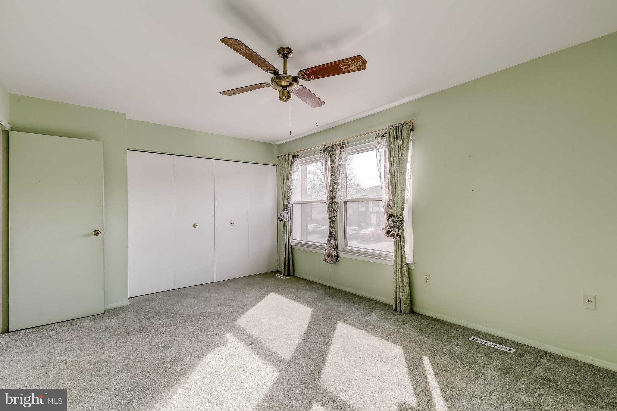 SEVEN COURTS - Residential