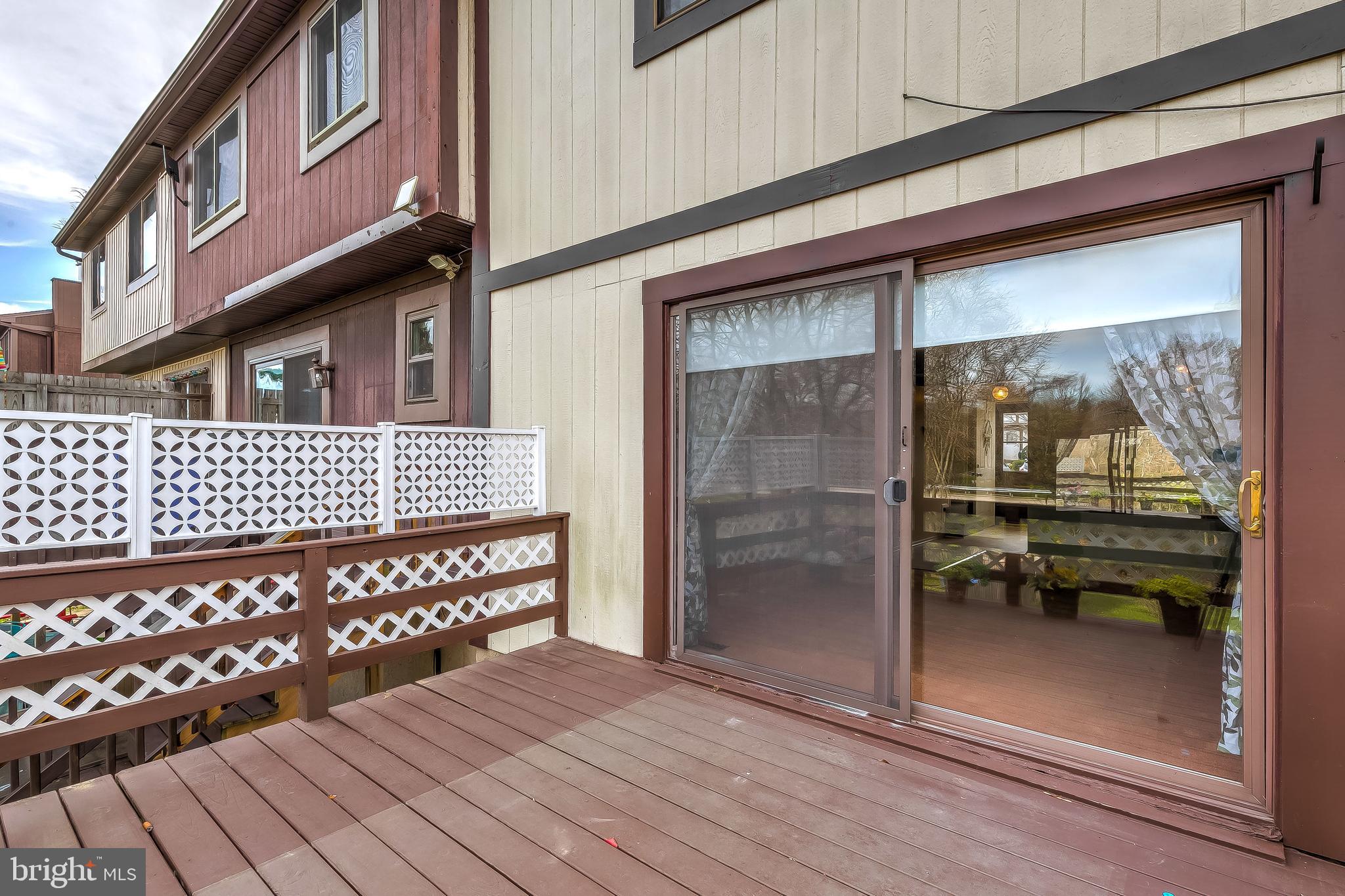 SEVEN COURTS - Residential